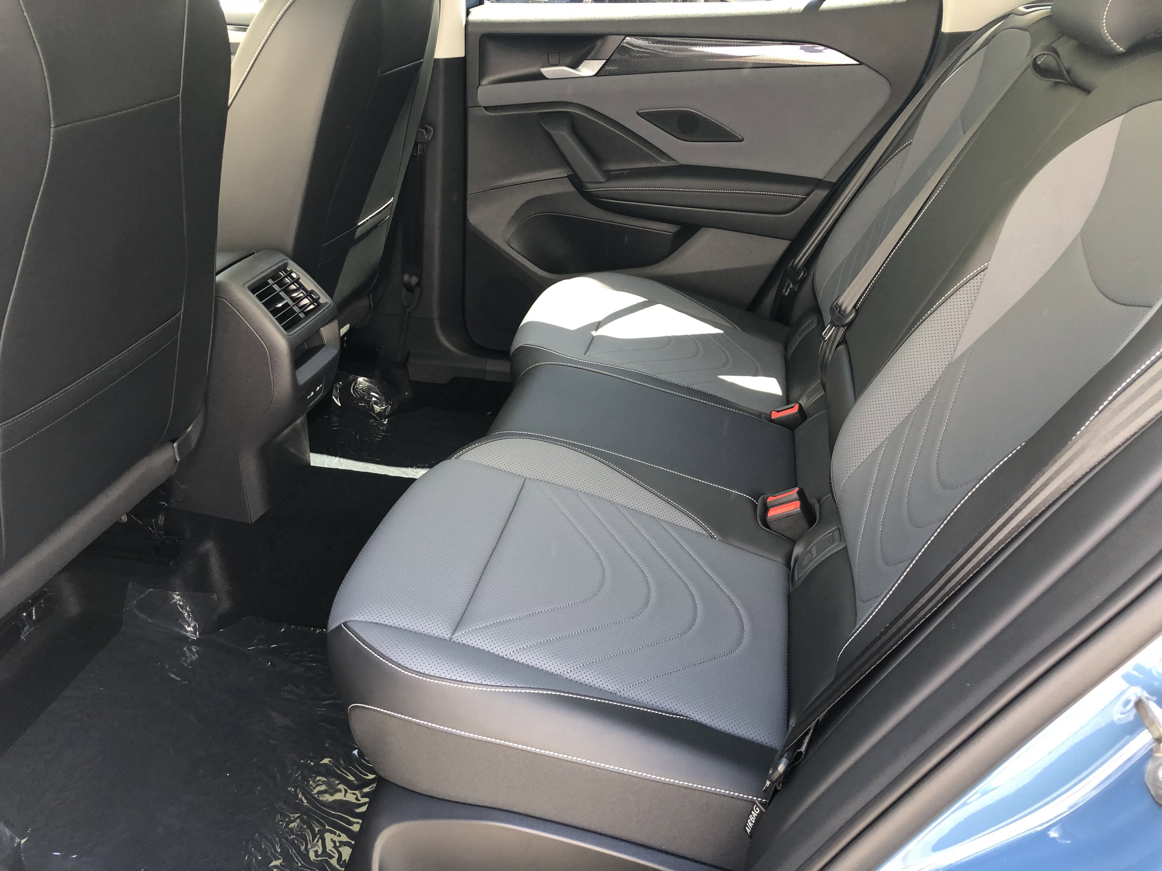 2026 Volkswagen Tiguan SE w/panoramic sunroof