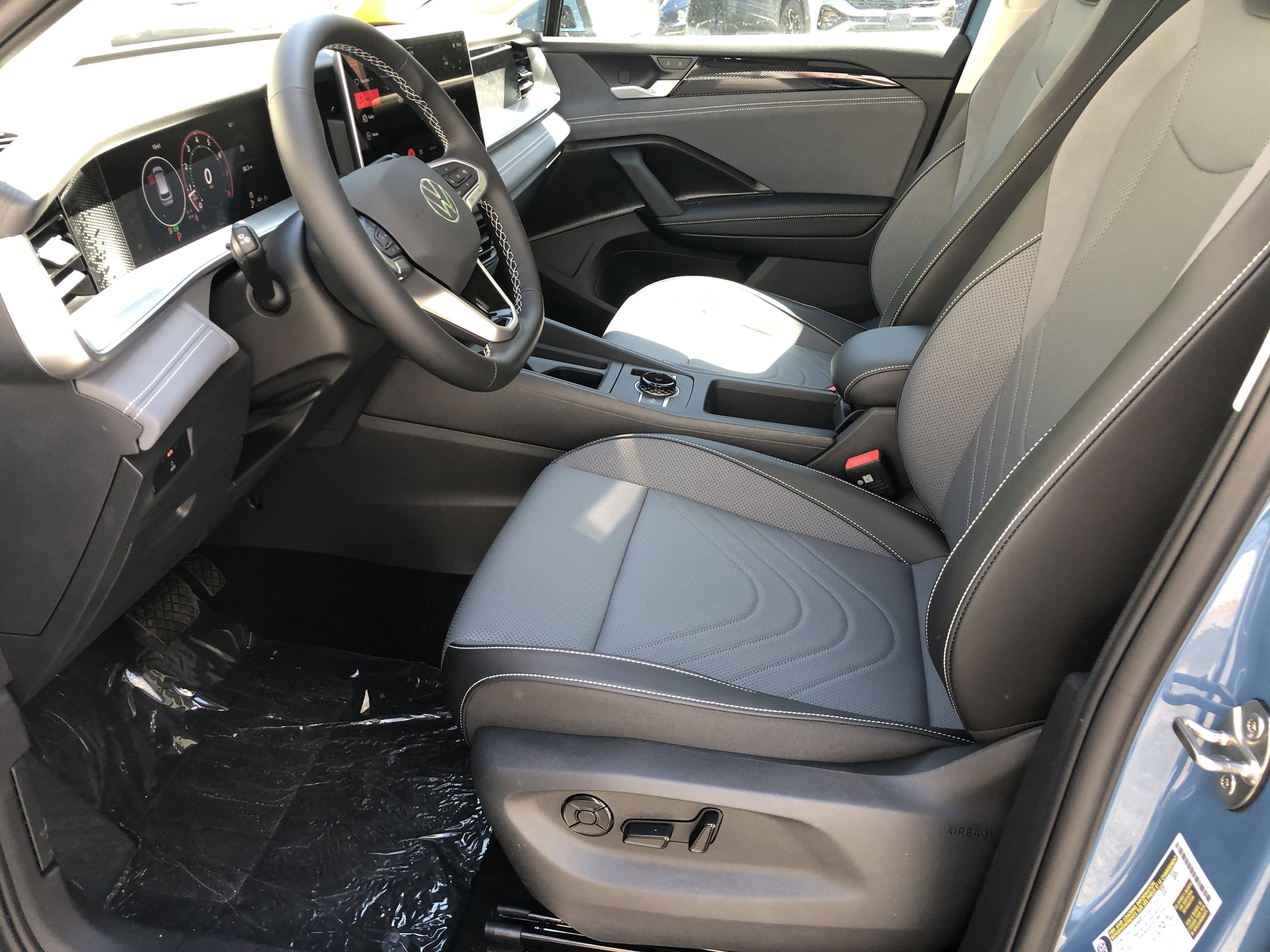 2026 Volkswagen Tiguan SE w/panoramic sunroof