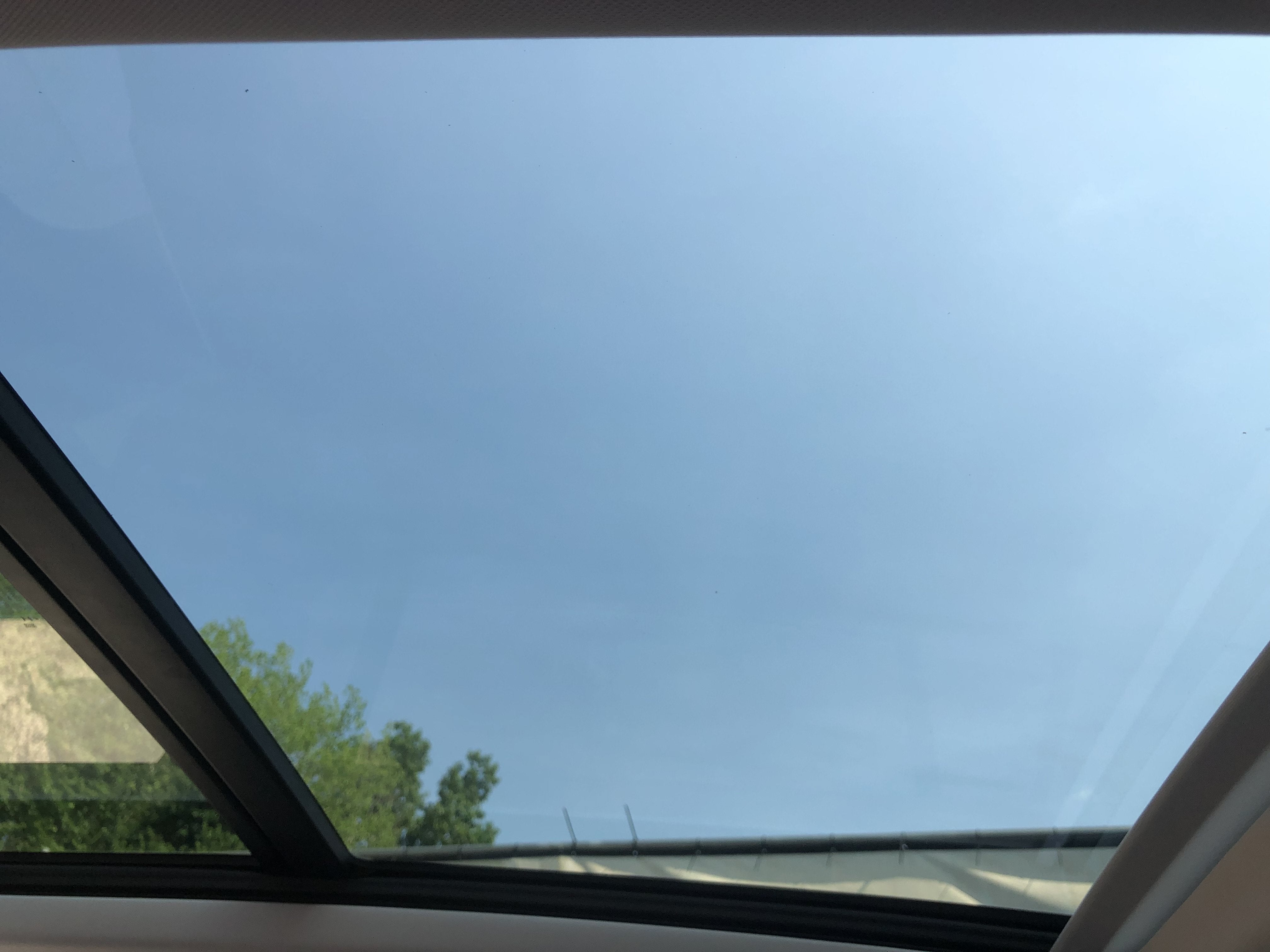 2026 Volkswagen Tiguan SE w/panoramic sunroof
