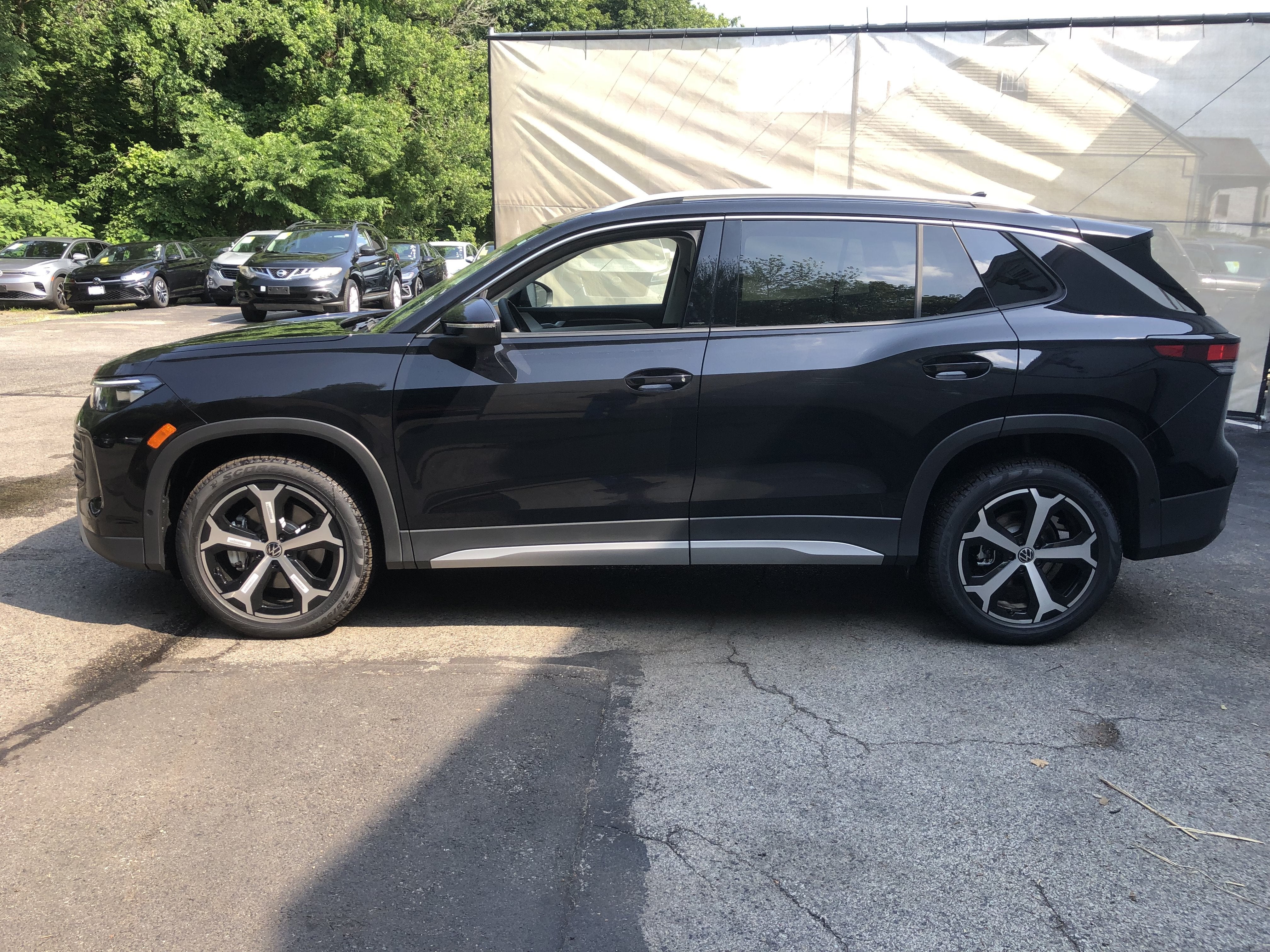 2026 Volkswagen Tiguan SE w/panoramic sunroof