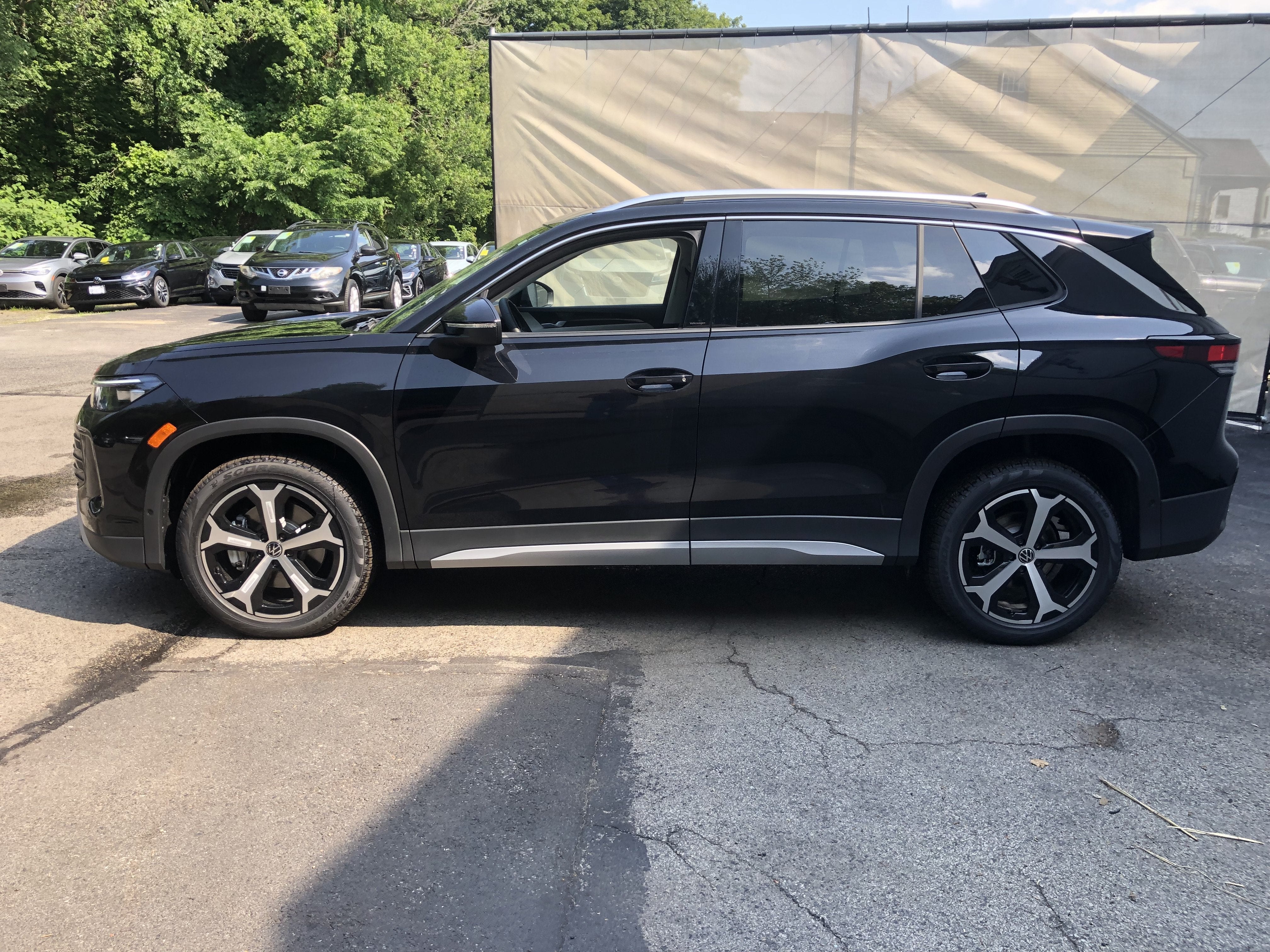 2026 Volkswagen Tiguan SE w/panoramic sunroof
