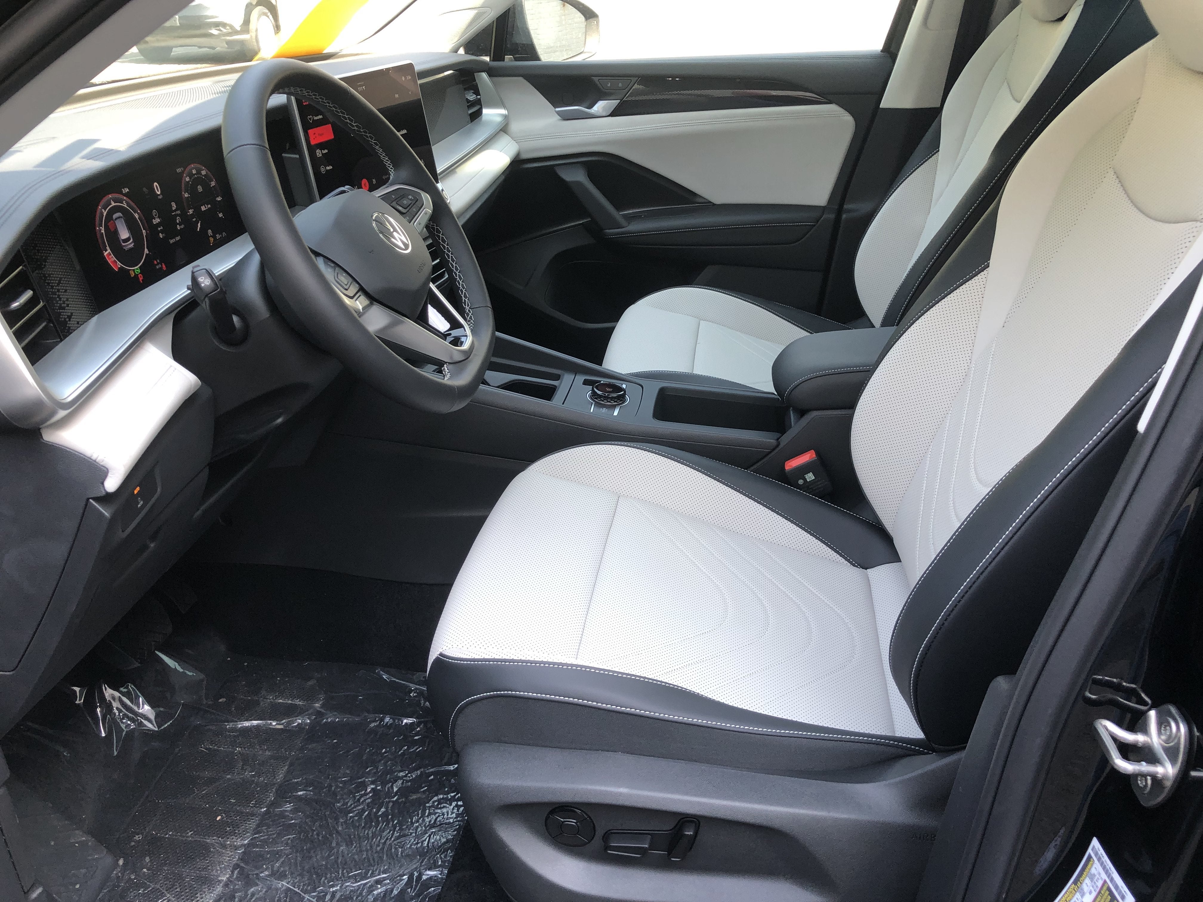 2026 Volkswagen Tiguan SE w/panoramic sunroof
