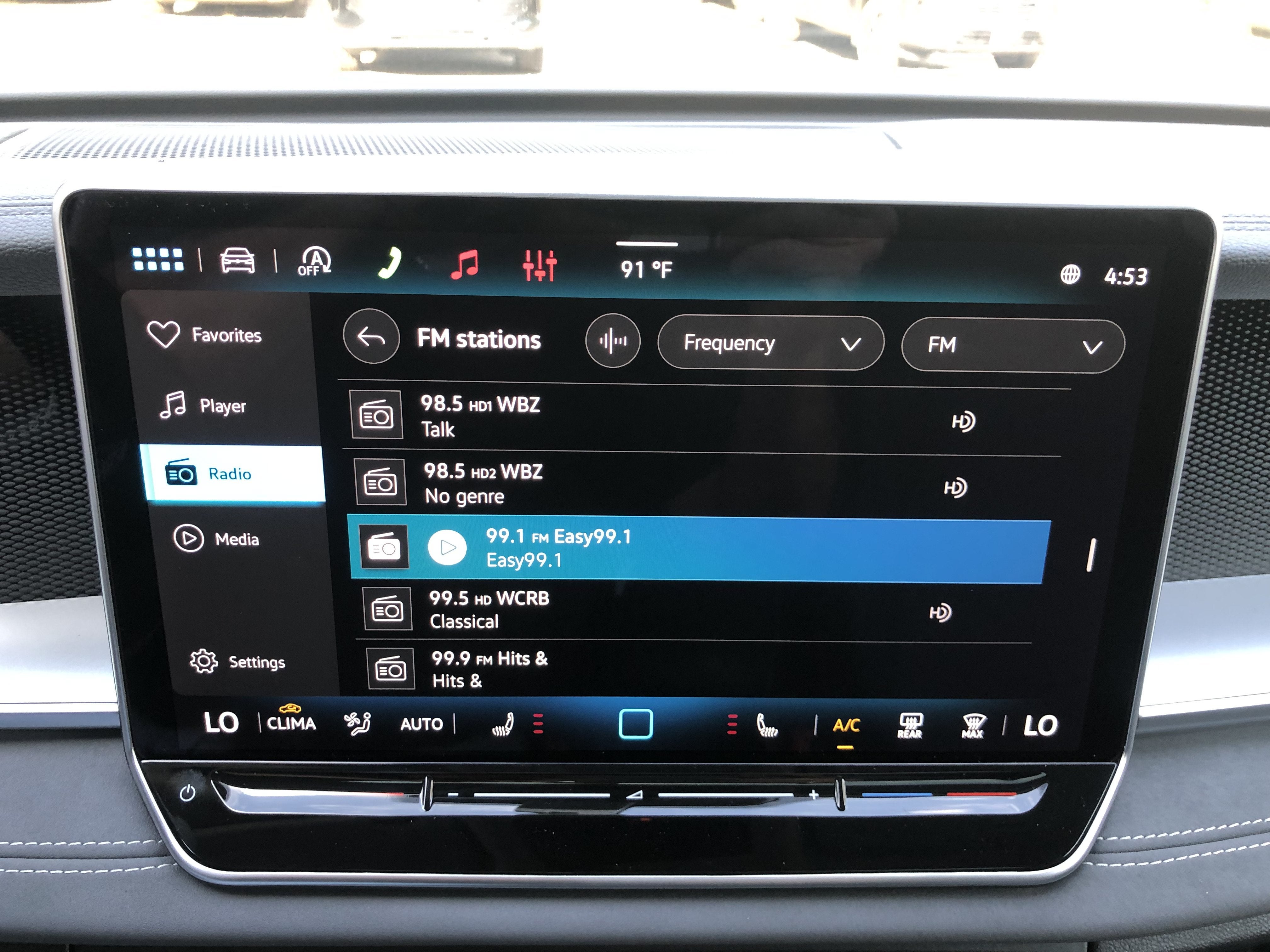 2026 Volkswagen Tiguan SE w/panoramic sunroof