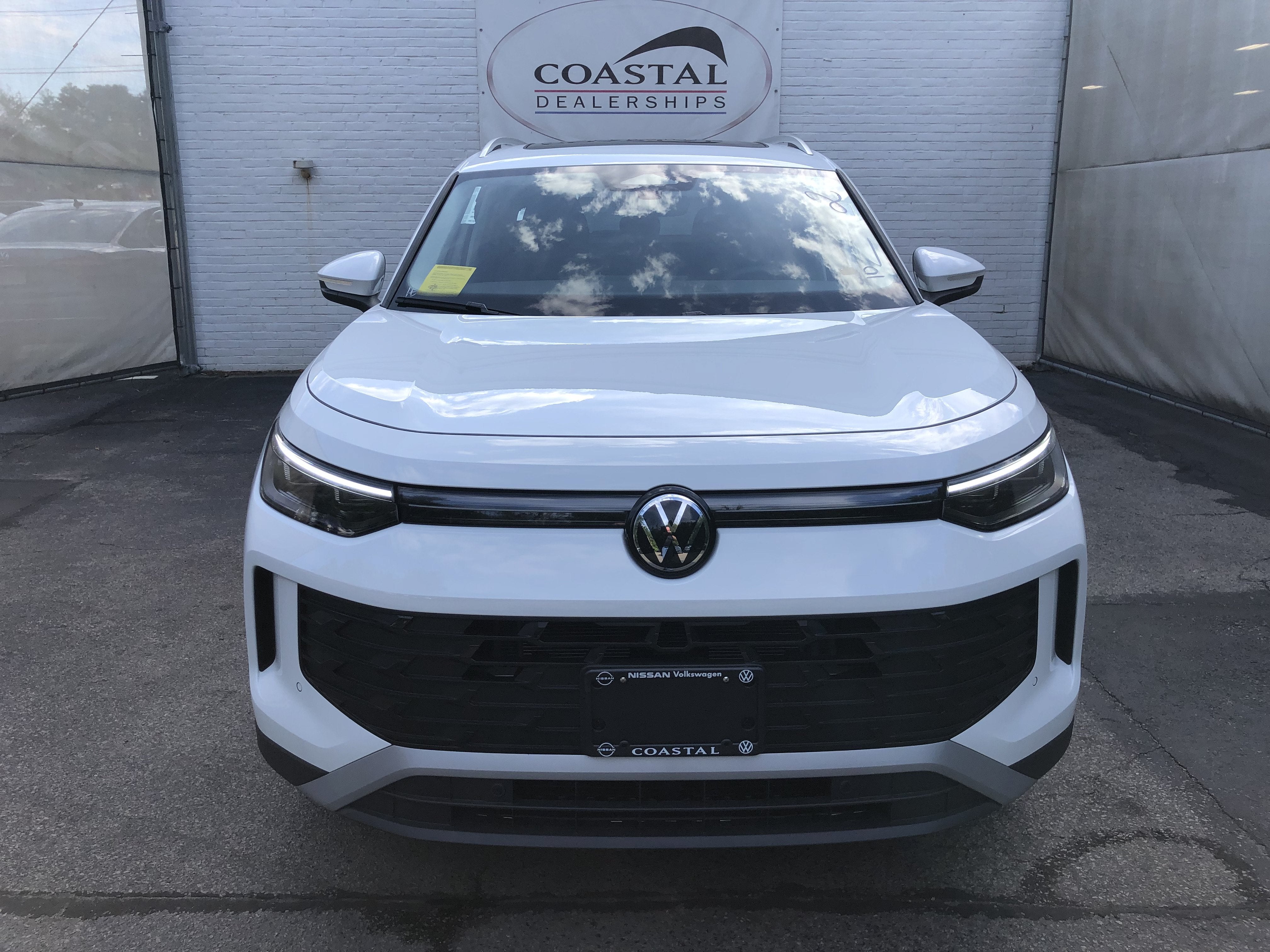 2026 Volkswagen Tiguan SE w/panoramic sunroof