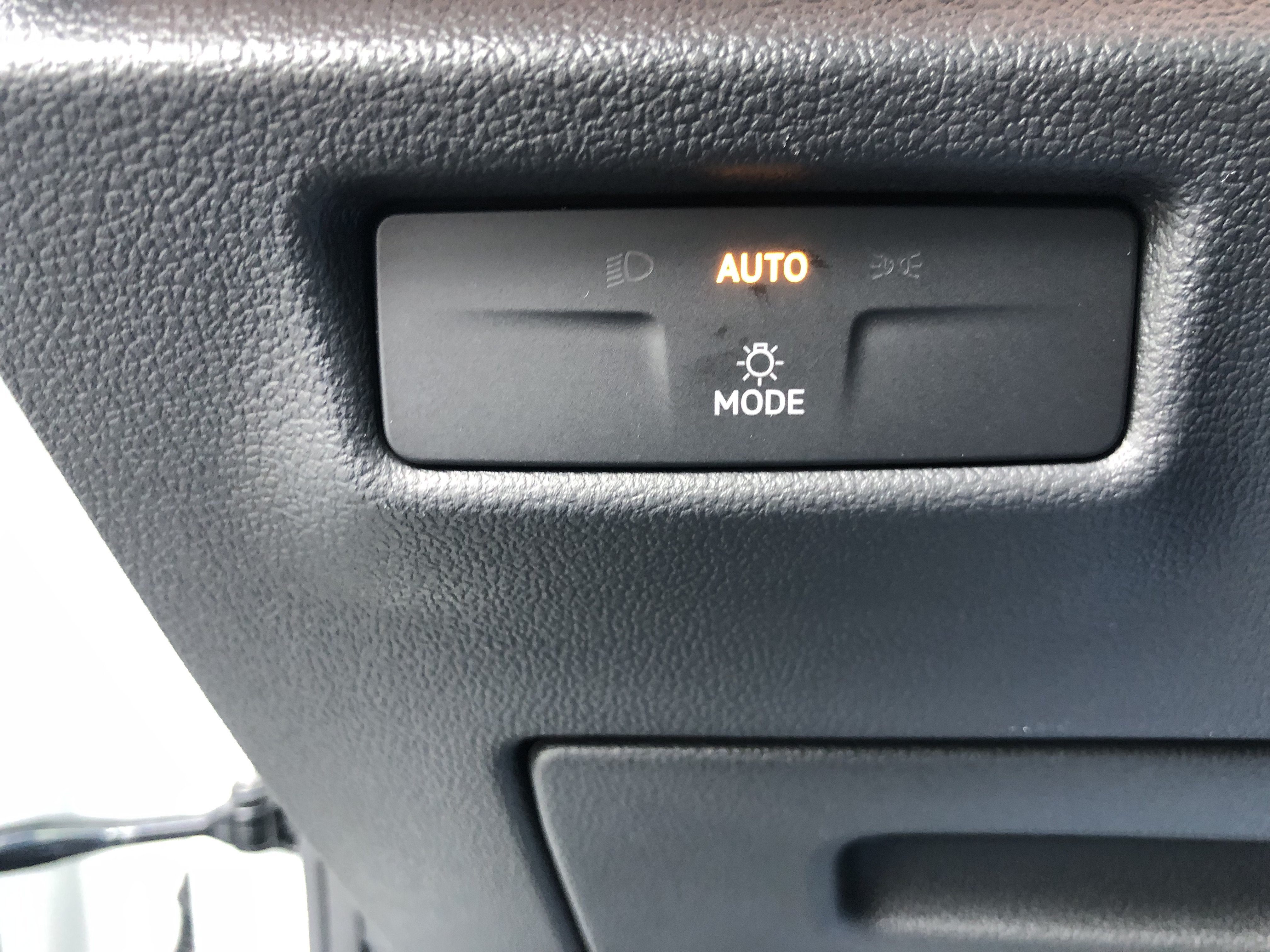 2026 Volkswagen Tiguan SE w/panoramic sunroof
