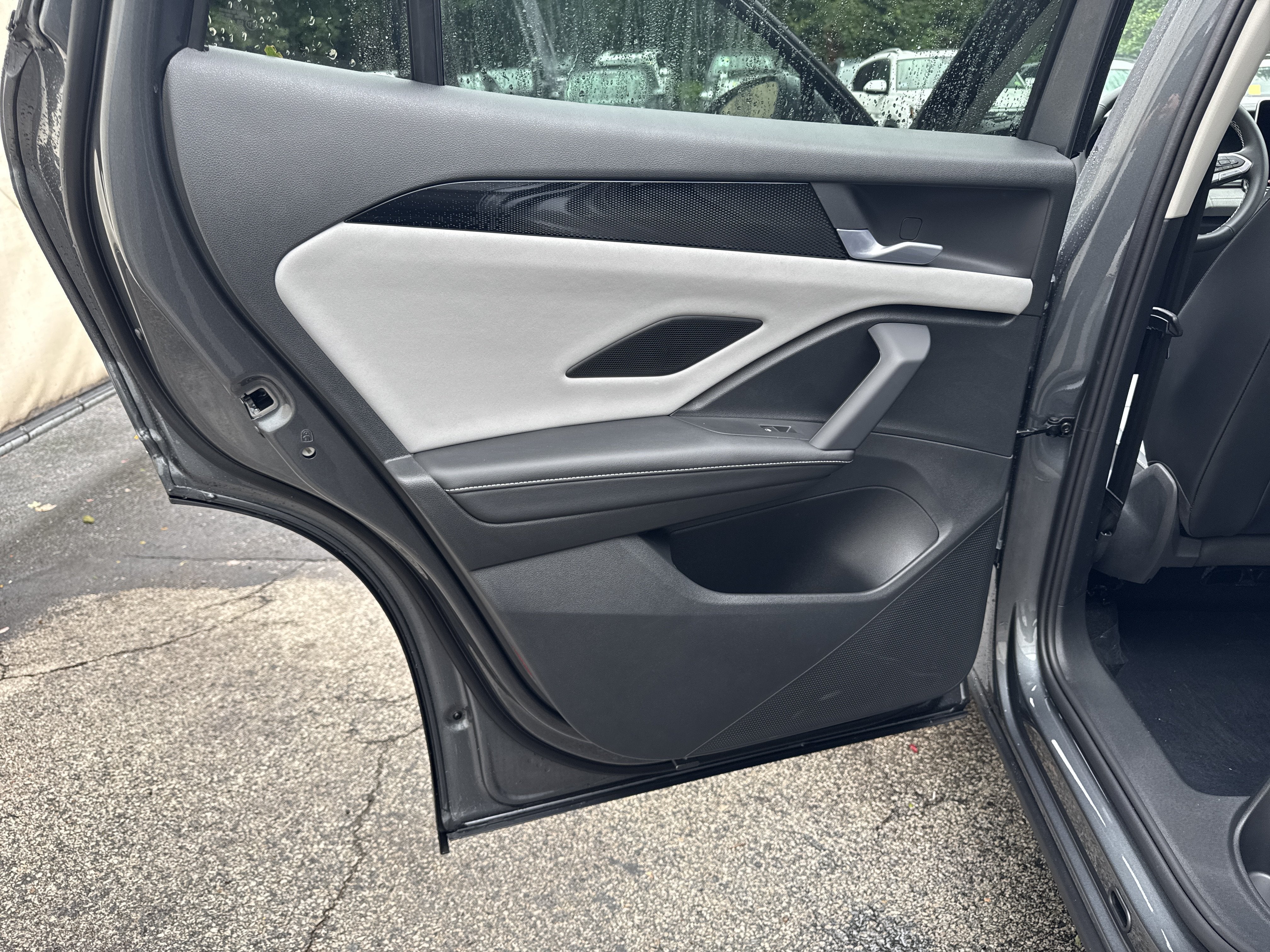 2026 Volkswagen Tiguan SE w/panoramic sunroof