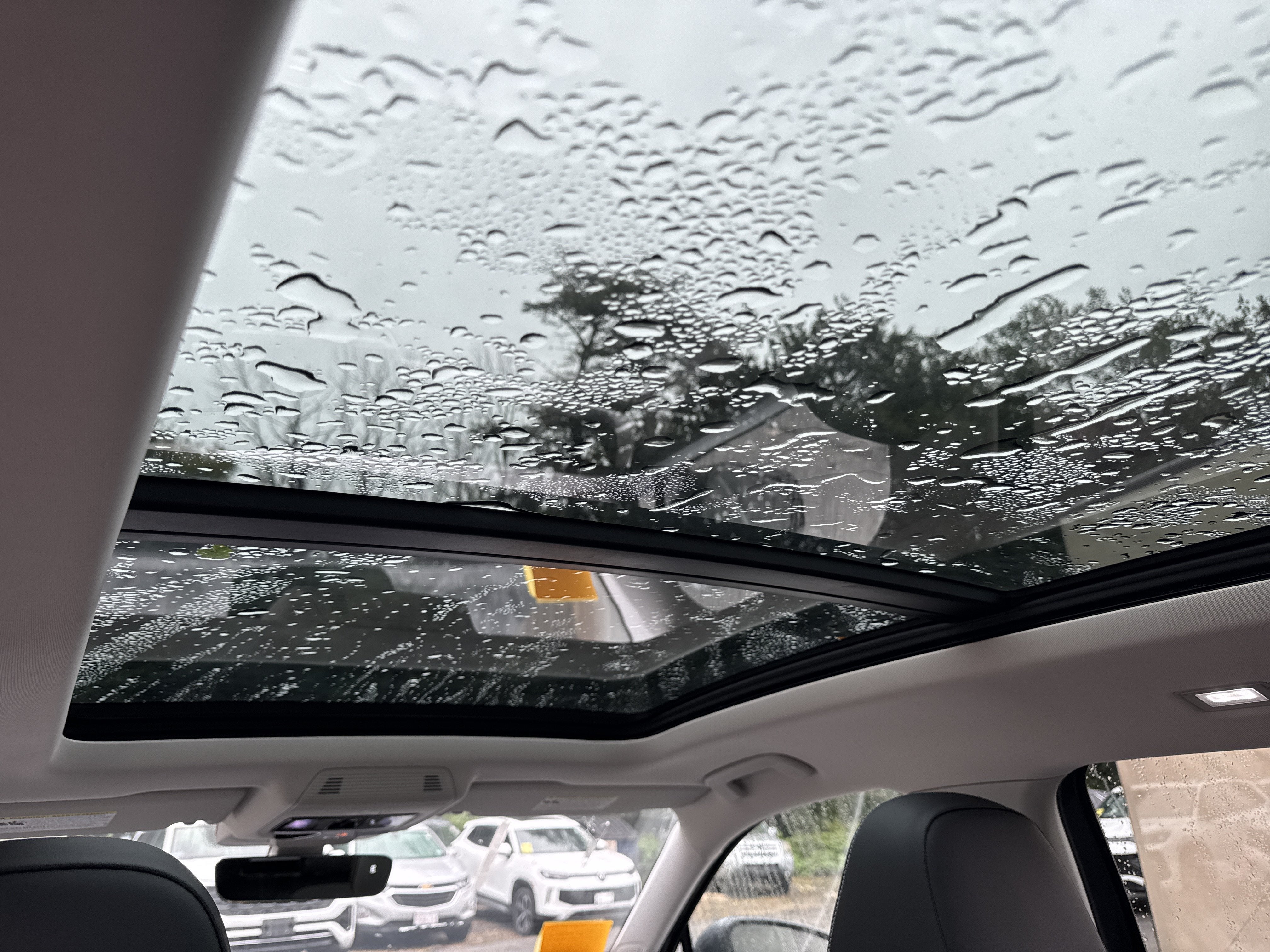 2026 Volkswagen Tiguan SE w/panoramic sunroof
