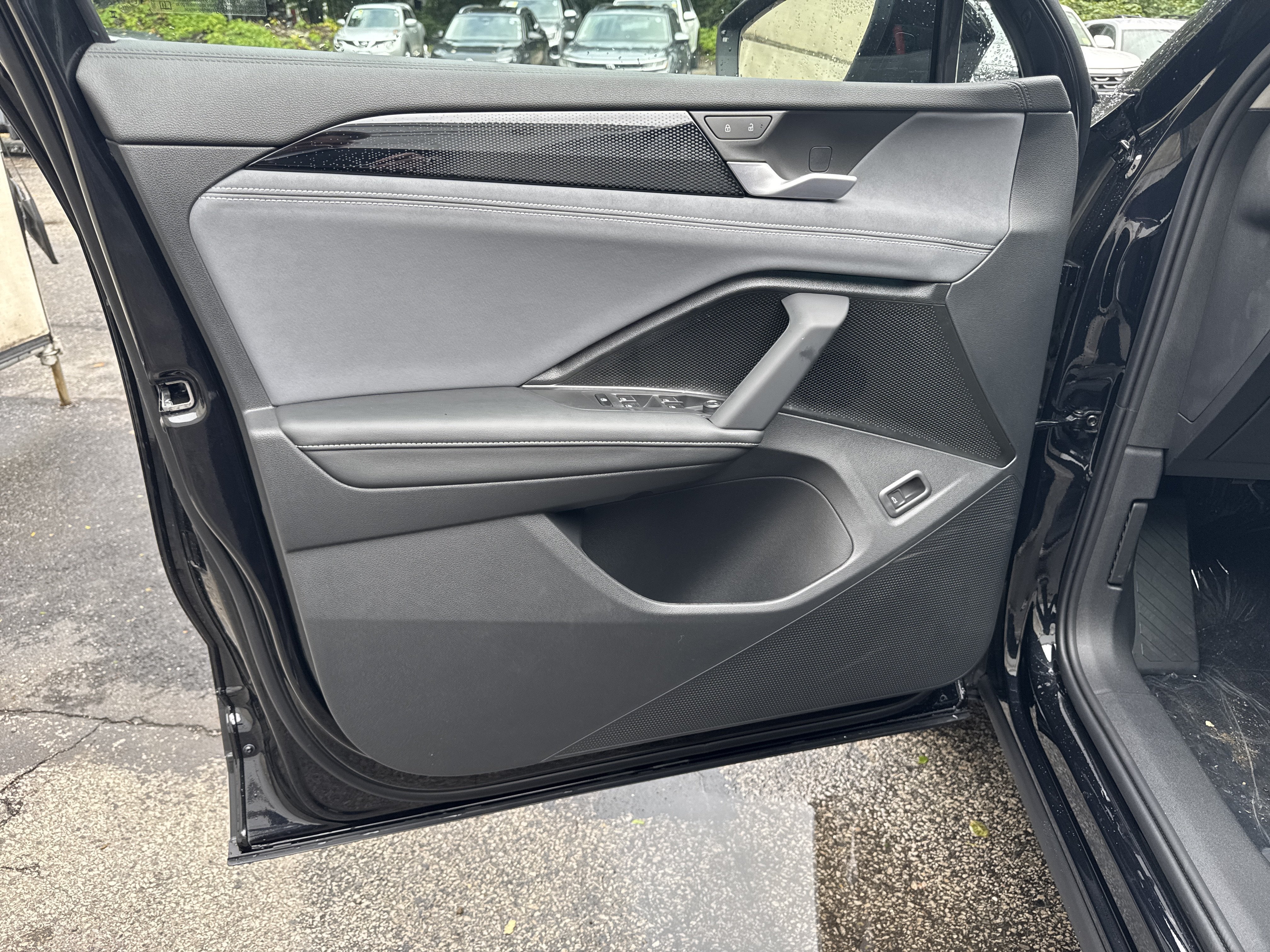 2026 Volkswagen Tiguan SE w/panoramic sunroof