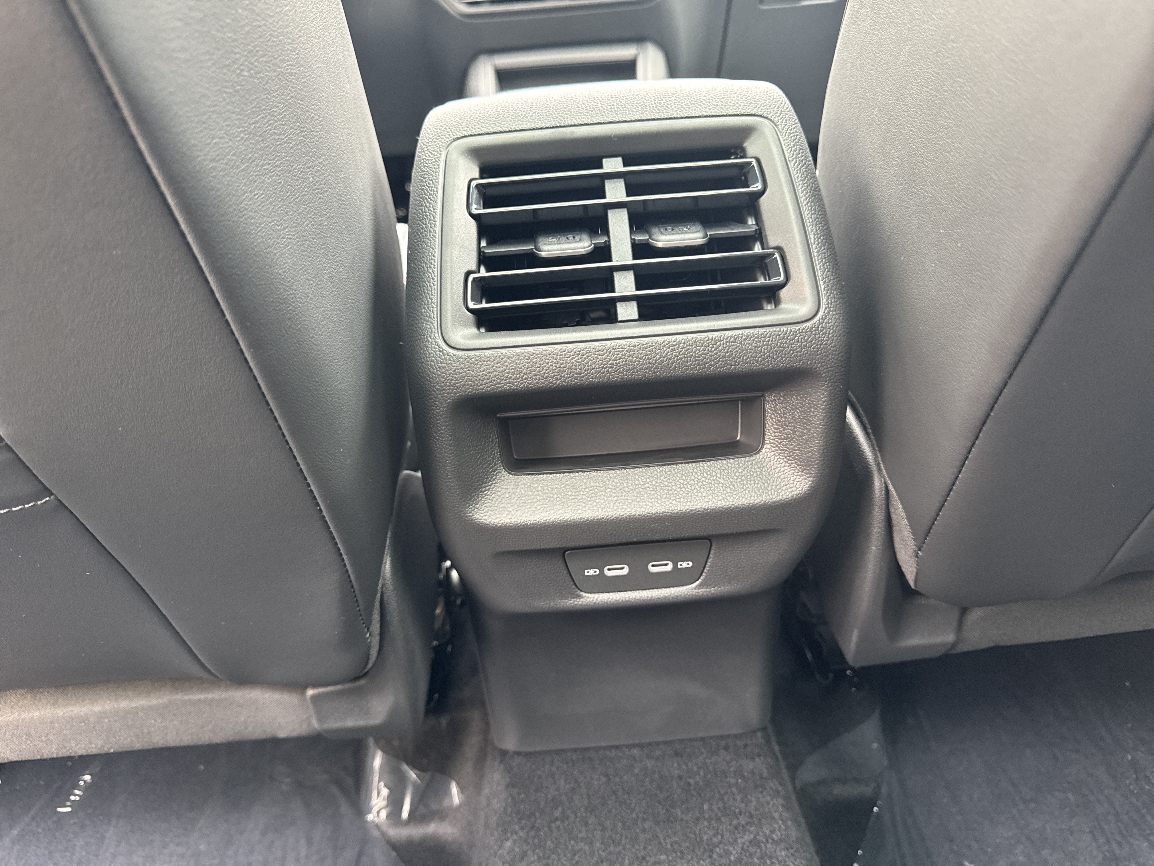 2026 Volkswagen Tiguan SE w/panoramic sunroof