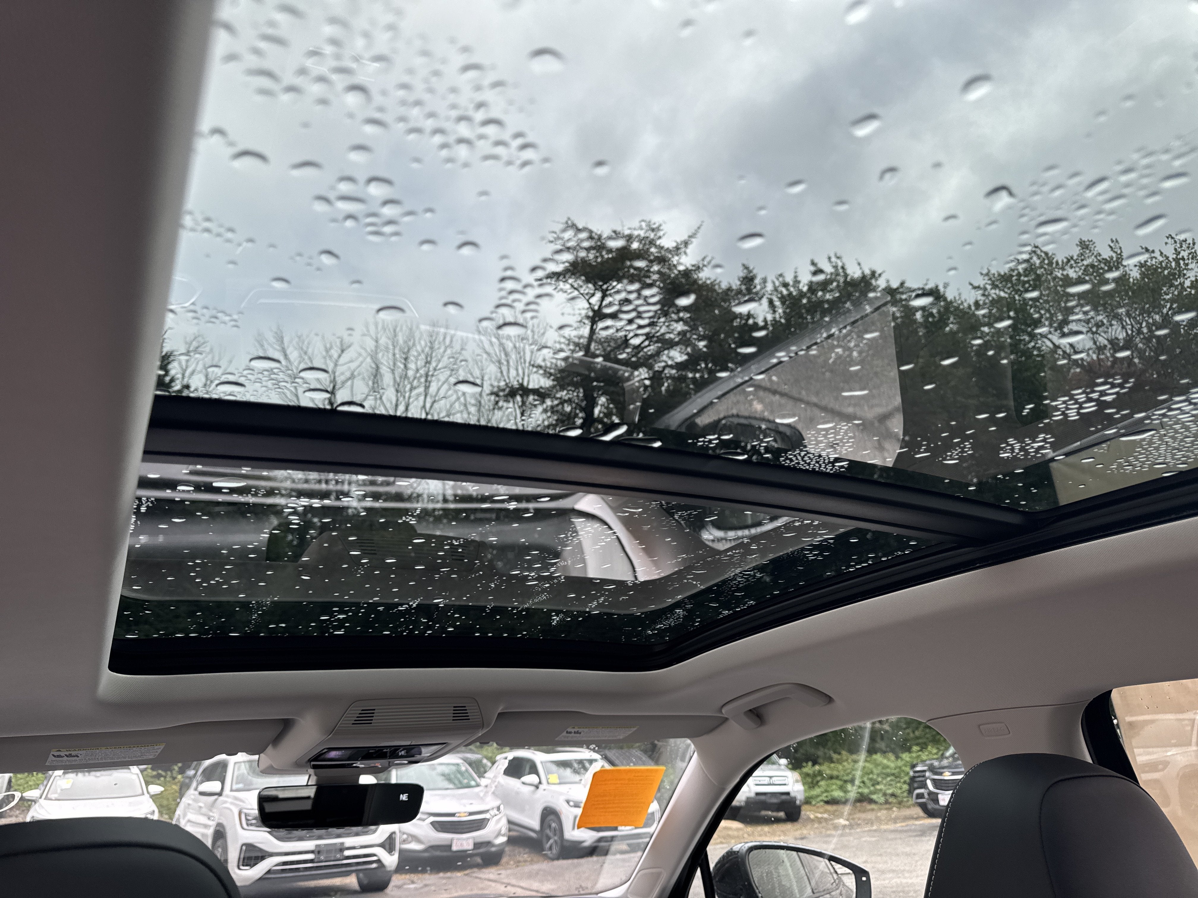 2026 Volkswagen Tiguan SE w/panoramic sunroof