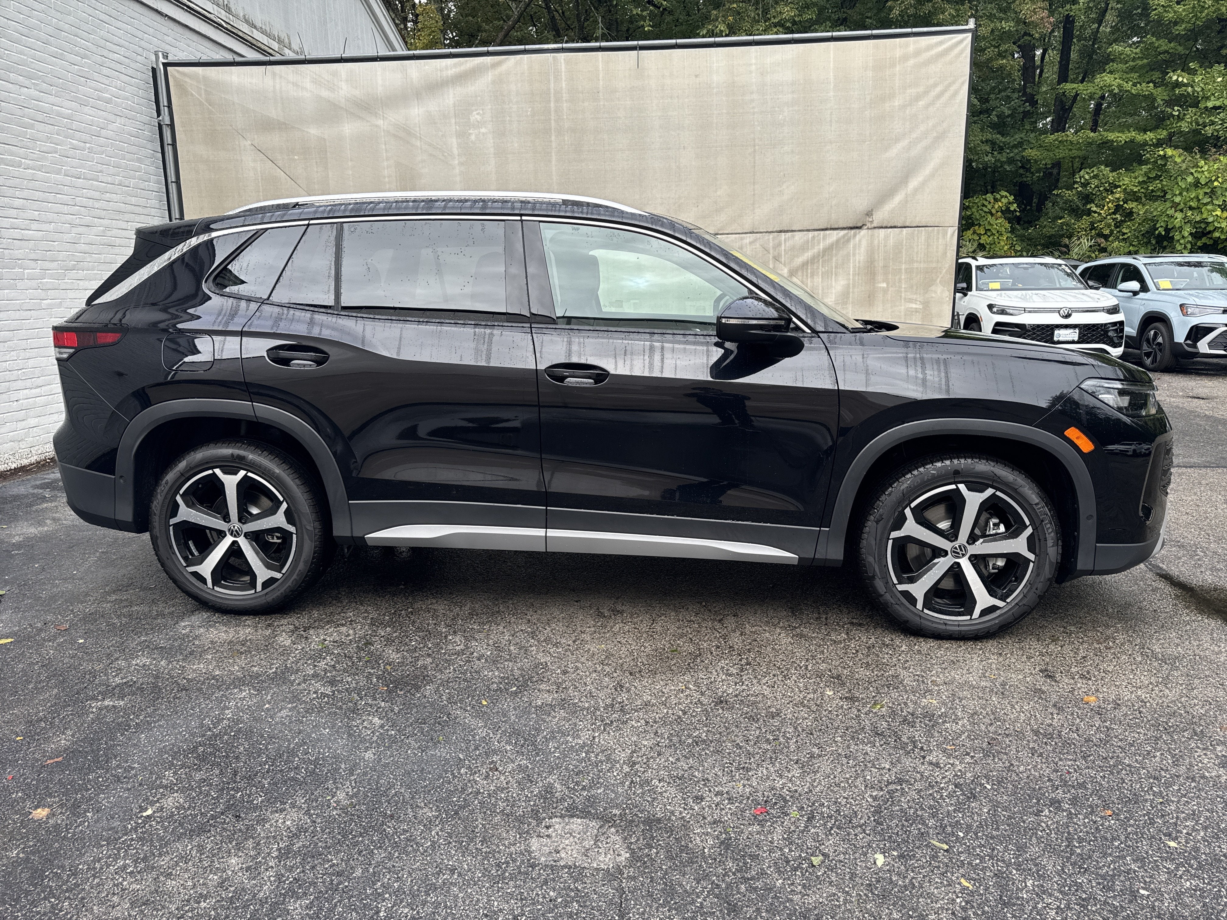 2026 Volkswagen Tiguan SE w/panoramic sunroof