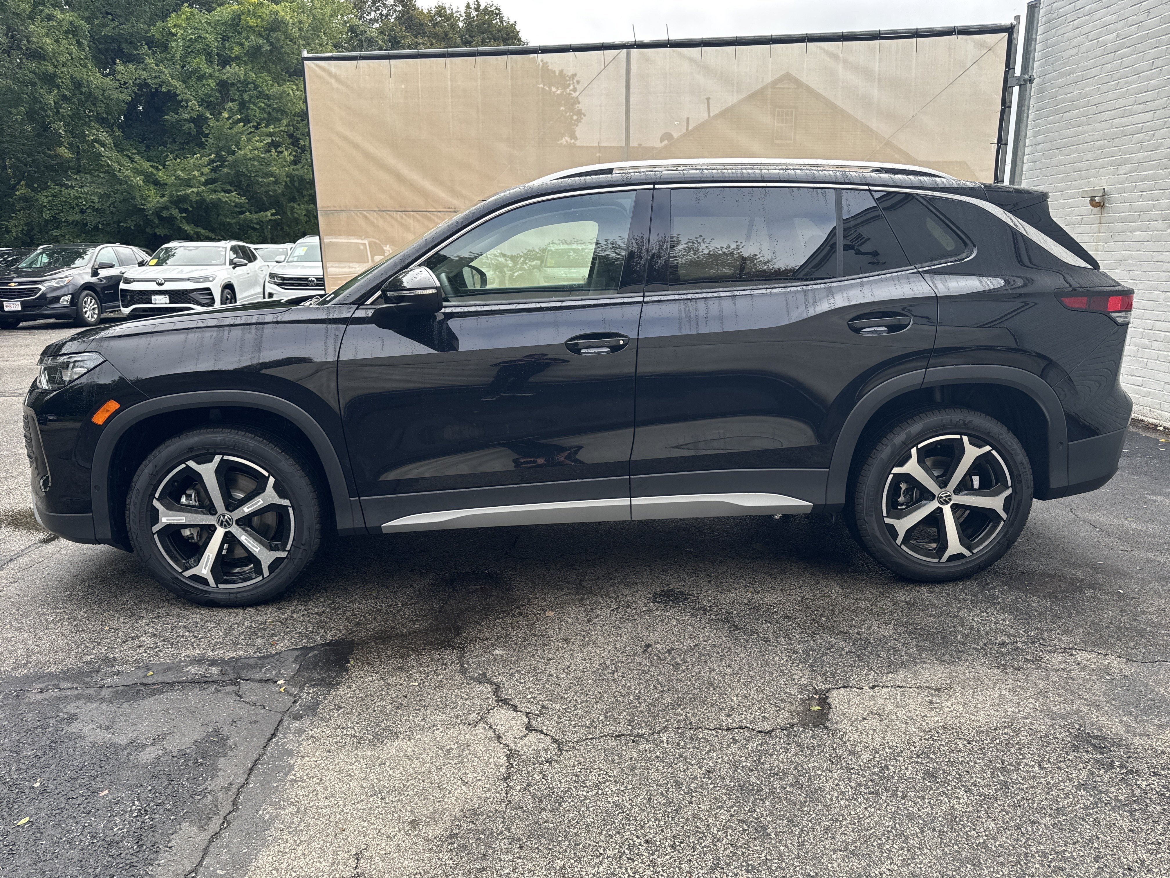 2026 Volkswagen Tiguan SE w/panoramic sunroof