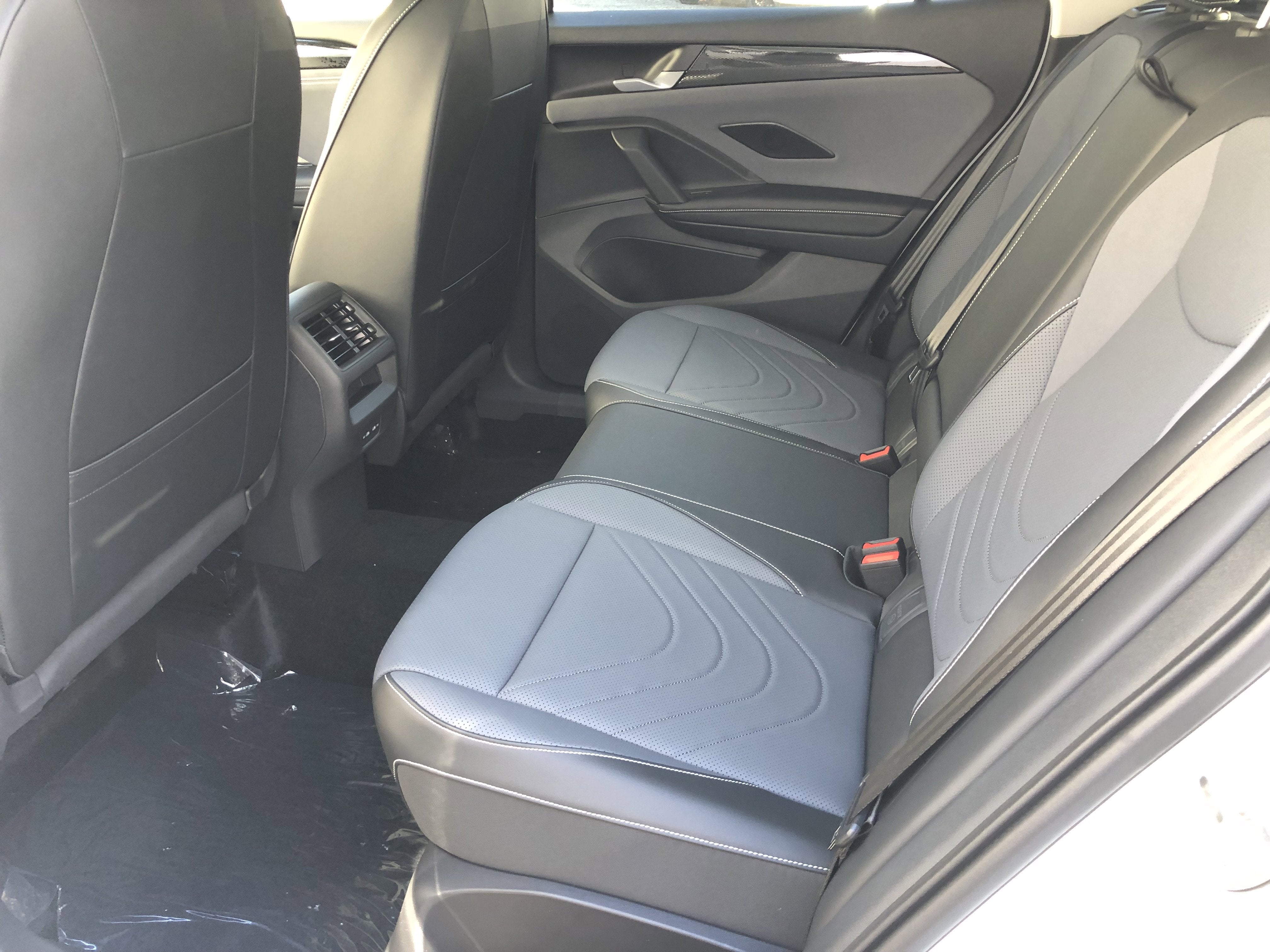 2026 Volkswagen Tiguan SE w/panoramic sunroof