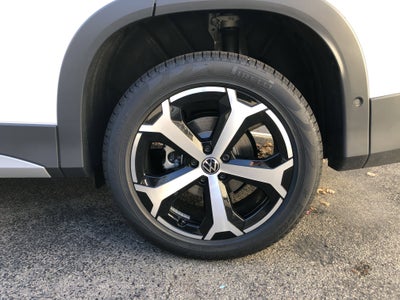 2026 Volkswagen Tiguan SE w/panoramic sunroof