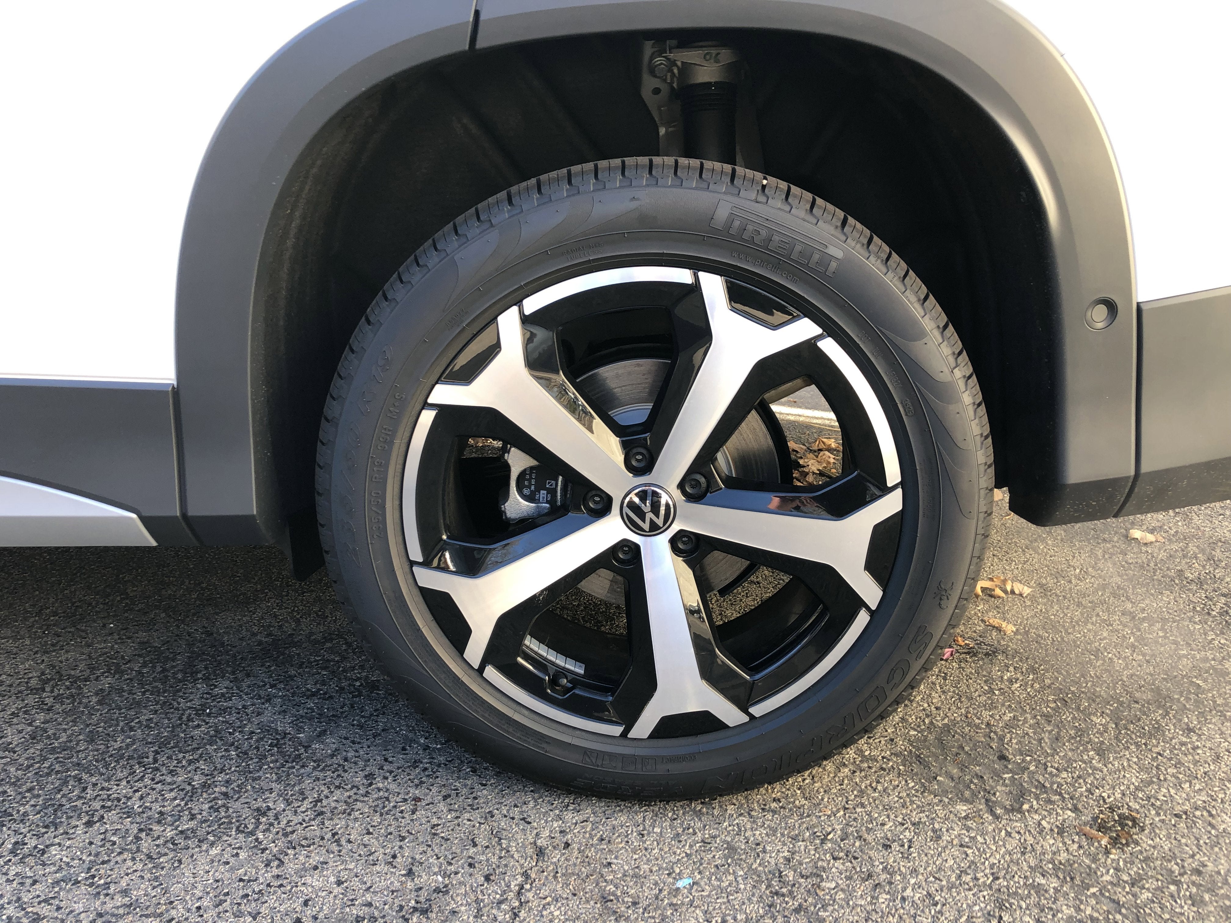 2026 Volkswagen Tiguan SE w/panoramic sunroof
