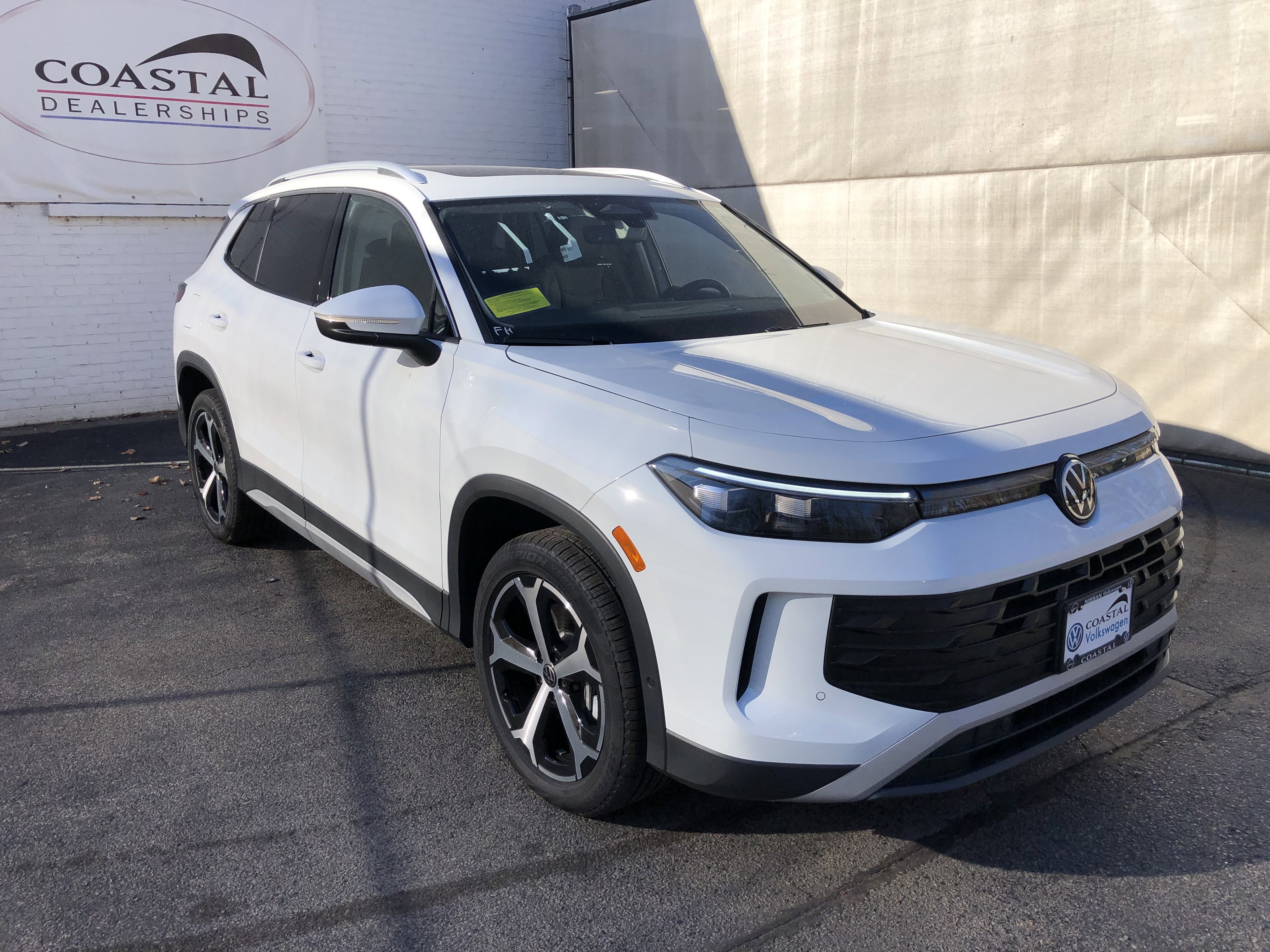 2026 Volkswagen Tiguan SE w/panoramic sunroof