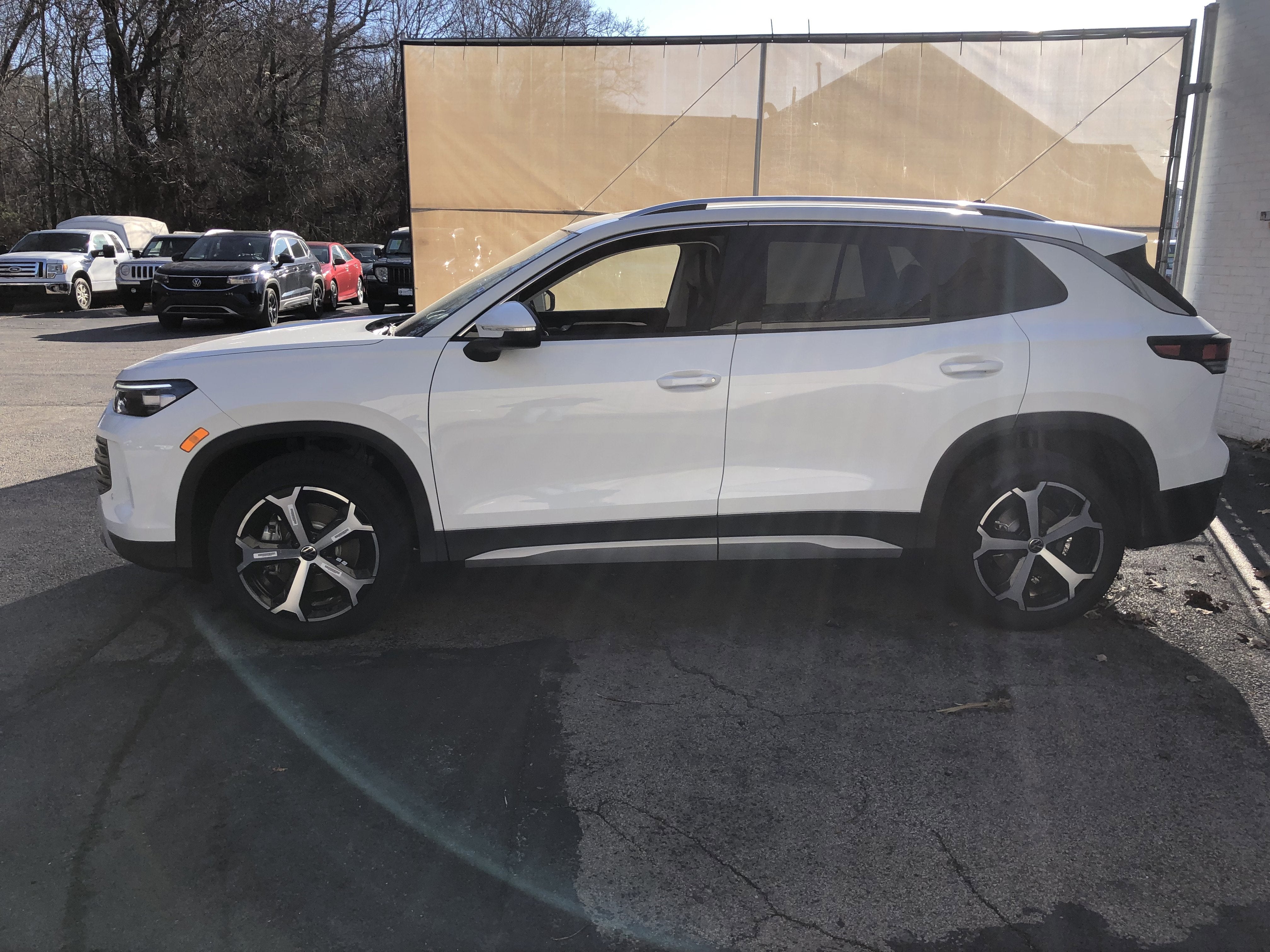 2026 Volkswagen Tiguan SE w/panoramic sunroof