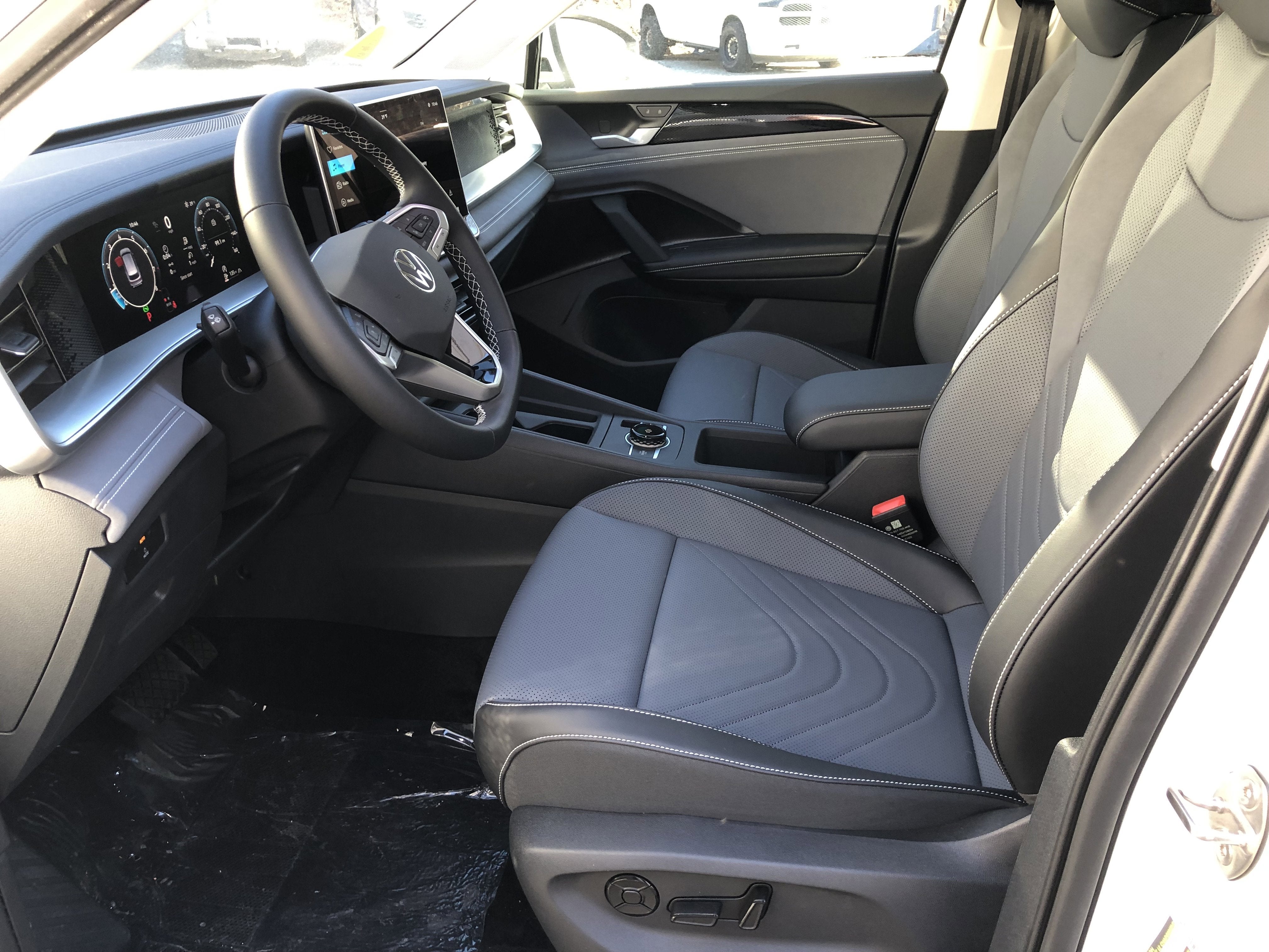 2026 Volkswagen Tiguan SE w/panoramic sunroof