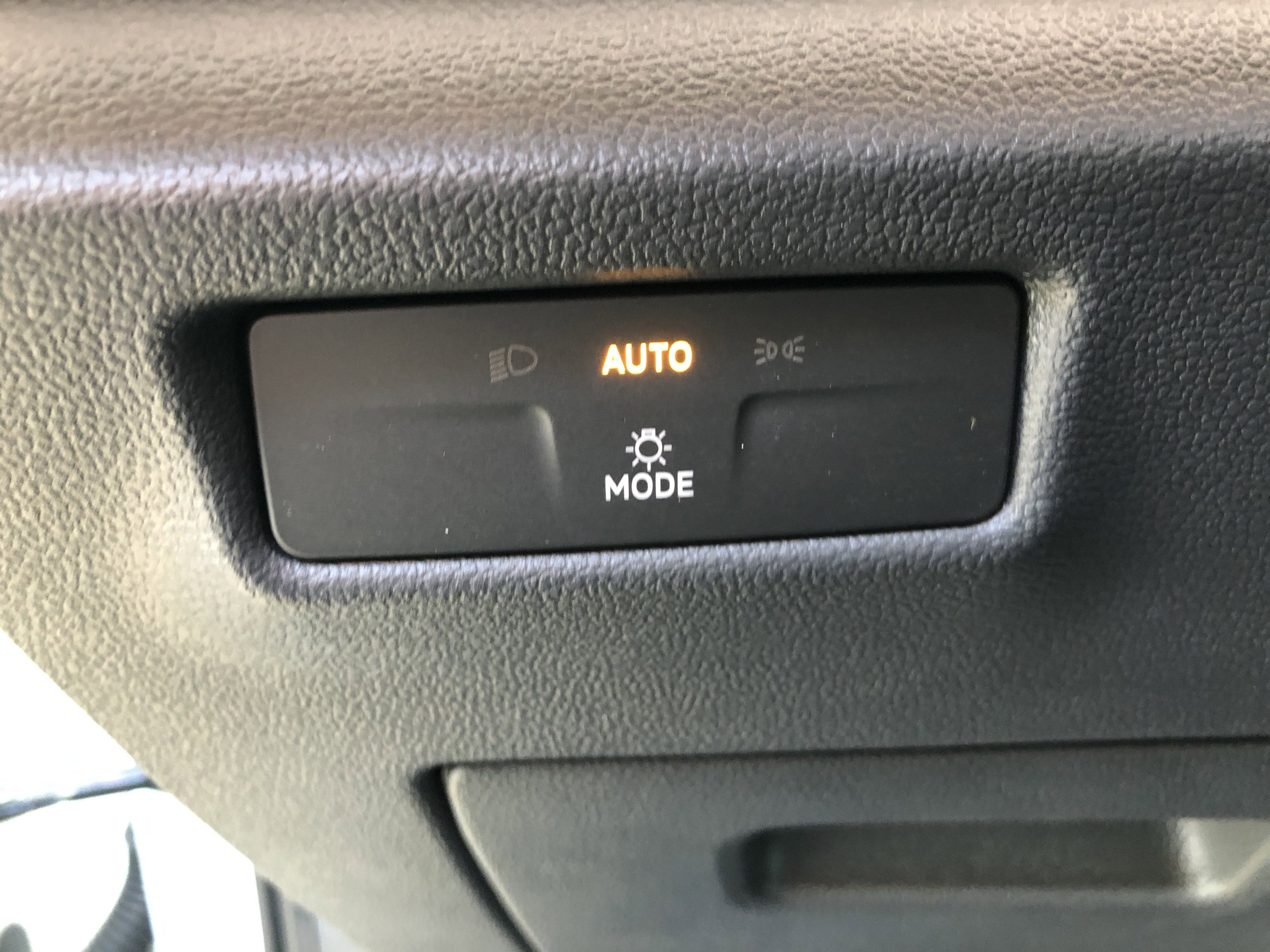 2026 Volkswagen Tiguan SE w/panoramic sunroof