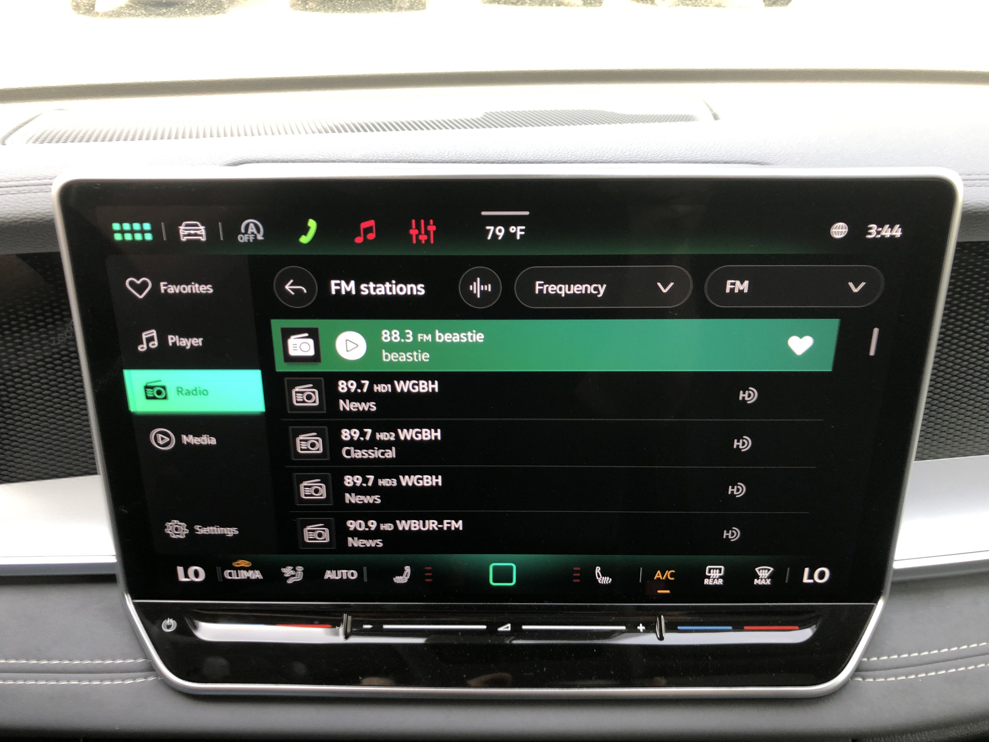 2026 Volkswagen Tiguan SE w/panoramic sunroof