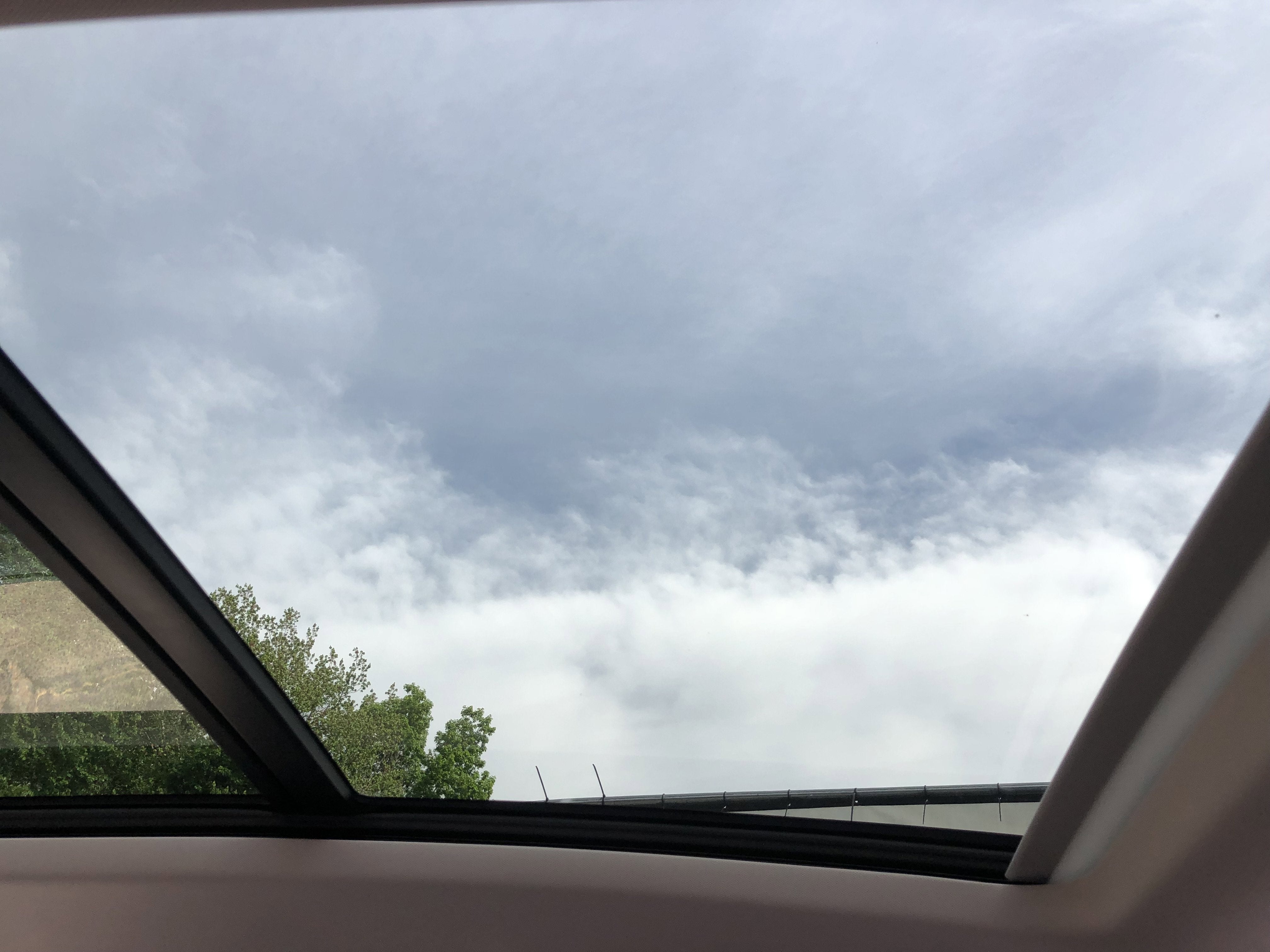 2026 Volkswagen Tiguan SE w/panoramic sunroof
