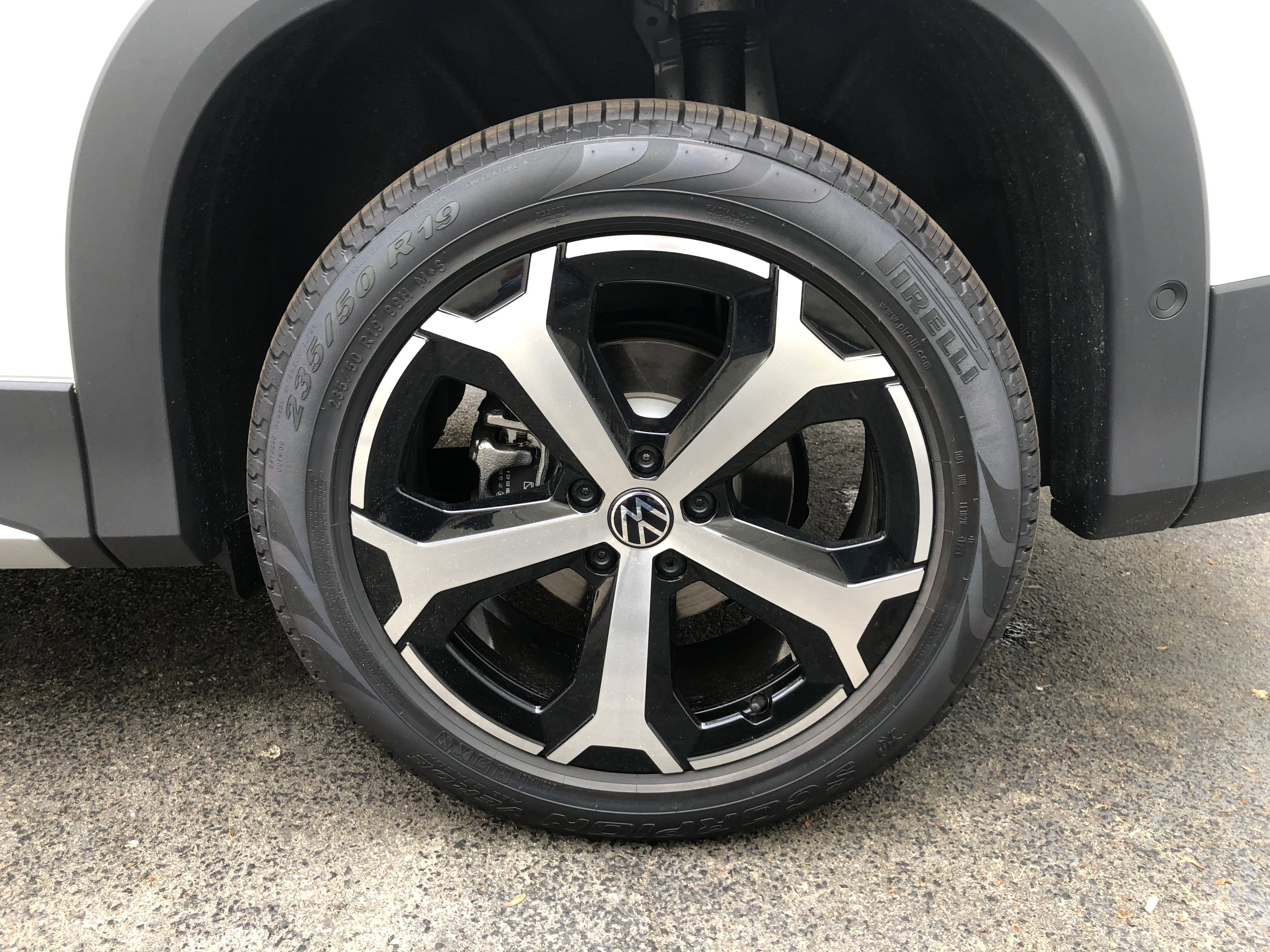2026 Volkswagen Tiguan SE w/panoramic sunroof