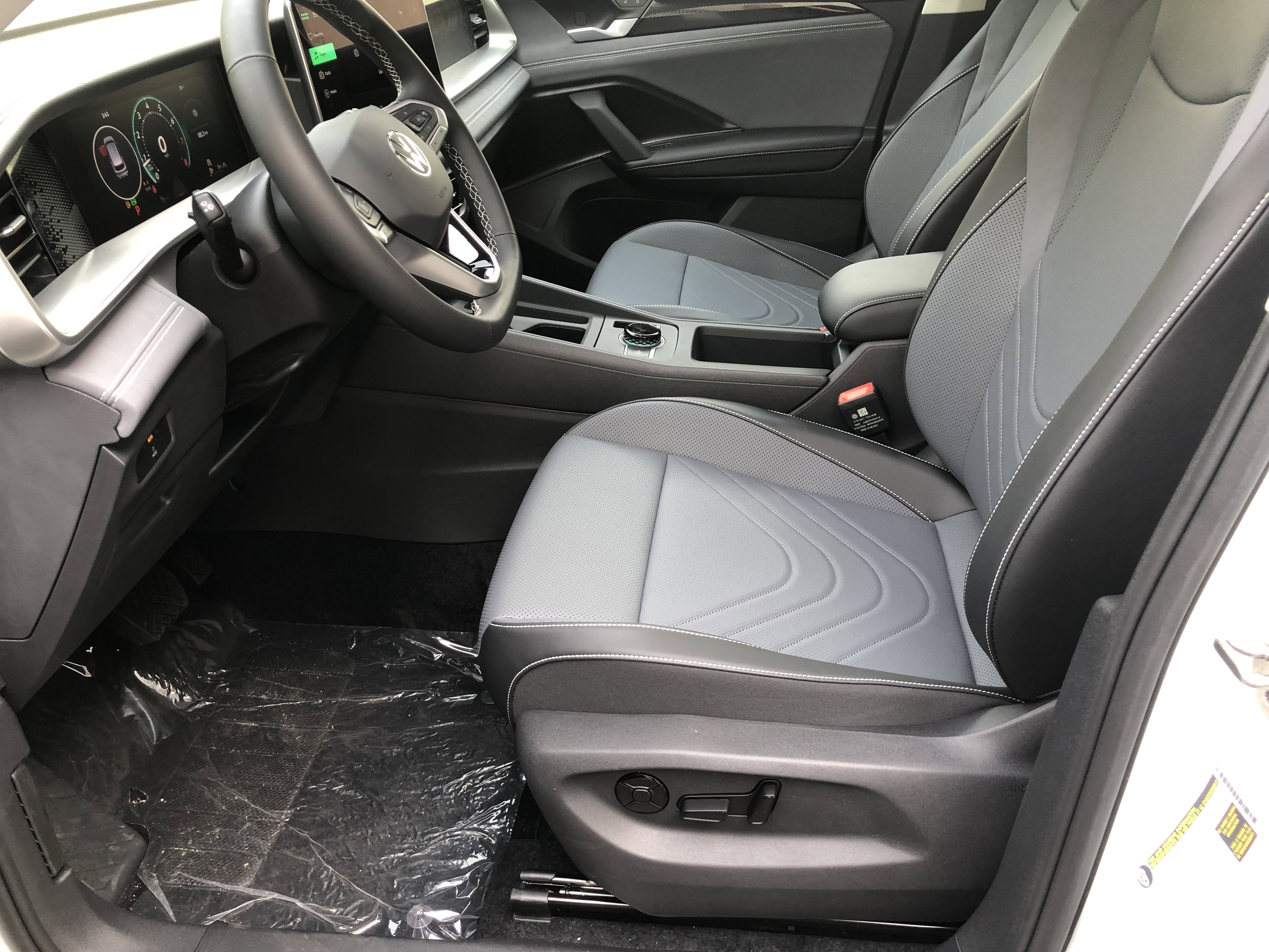 2026 Volkswagen Tiguan SE w/panoramic sunroof