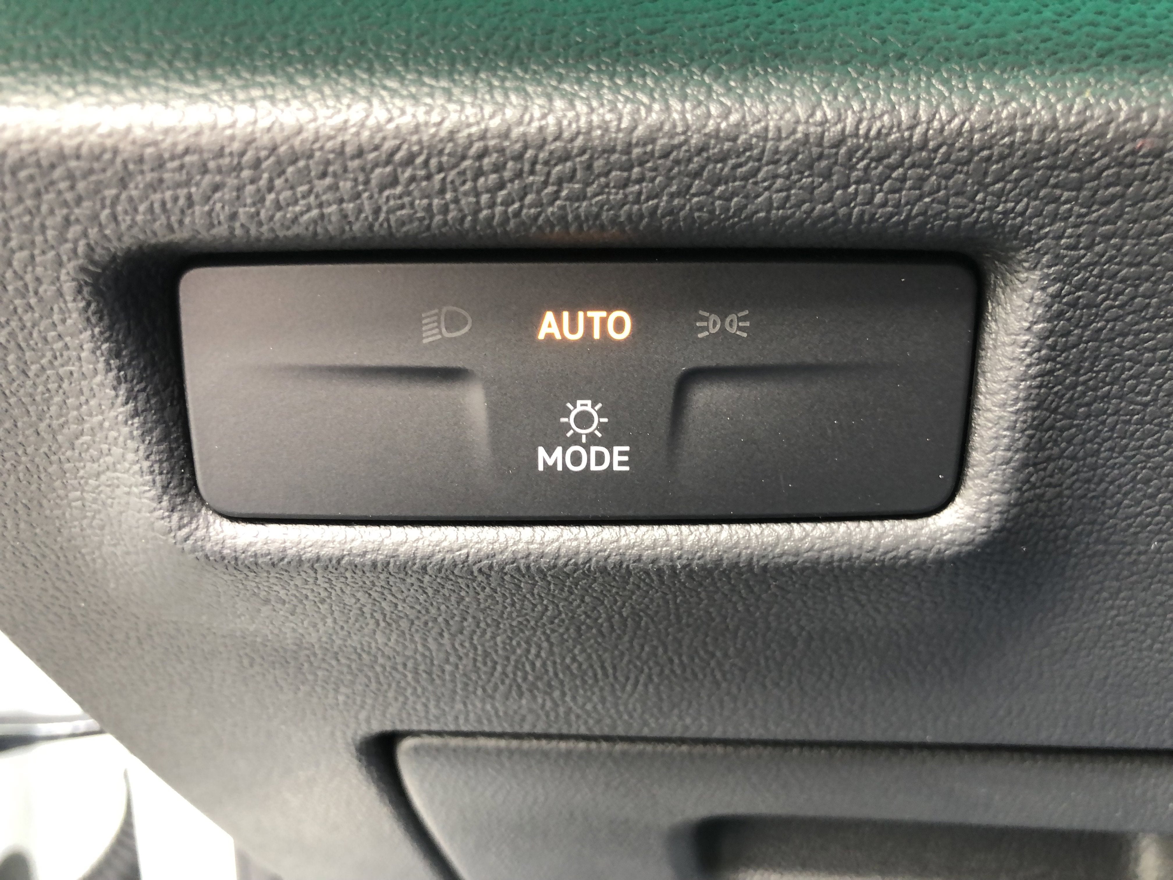2026 Volkswagen Tiguan SE w/panoramic sunroof
