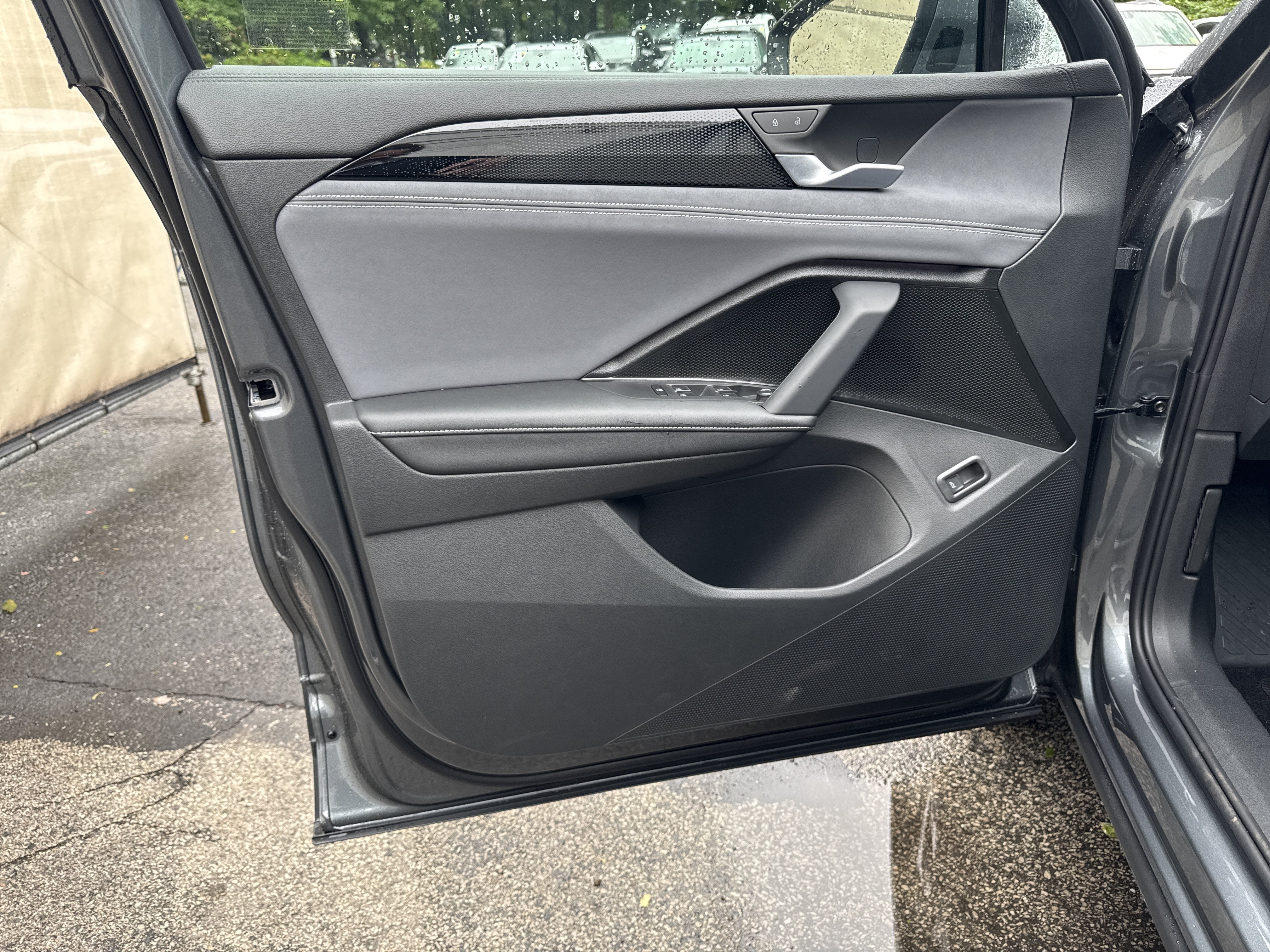 2026 Volkswagen Tiguan SE w/panoramic sunroof