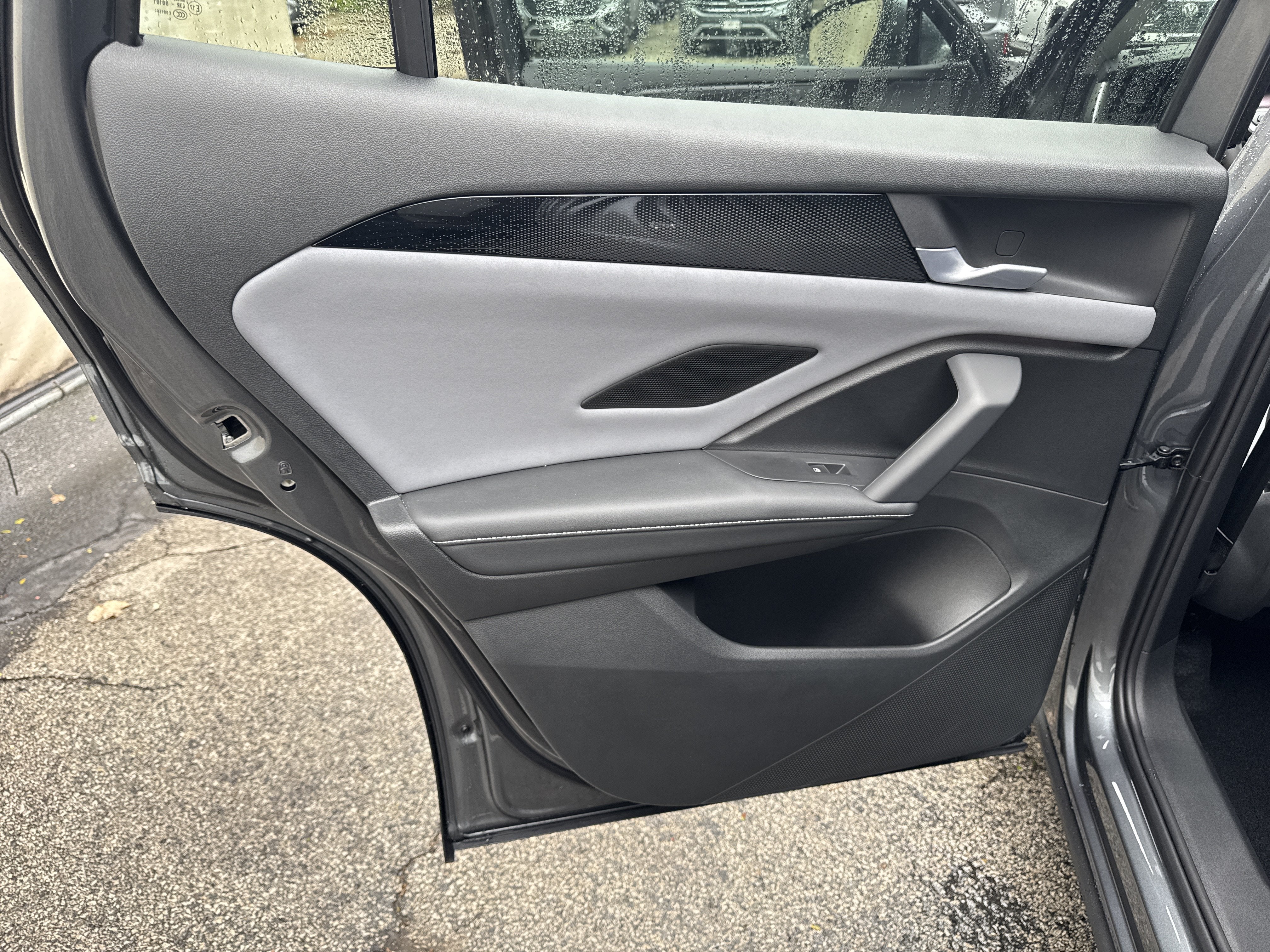 2026 Volkswagen Tiguan SE w/panoramic sunroof