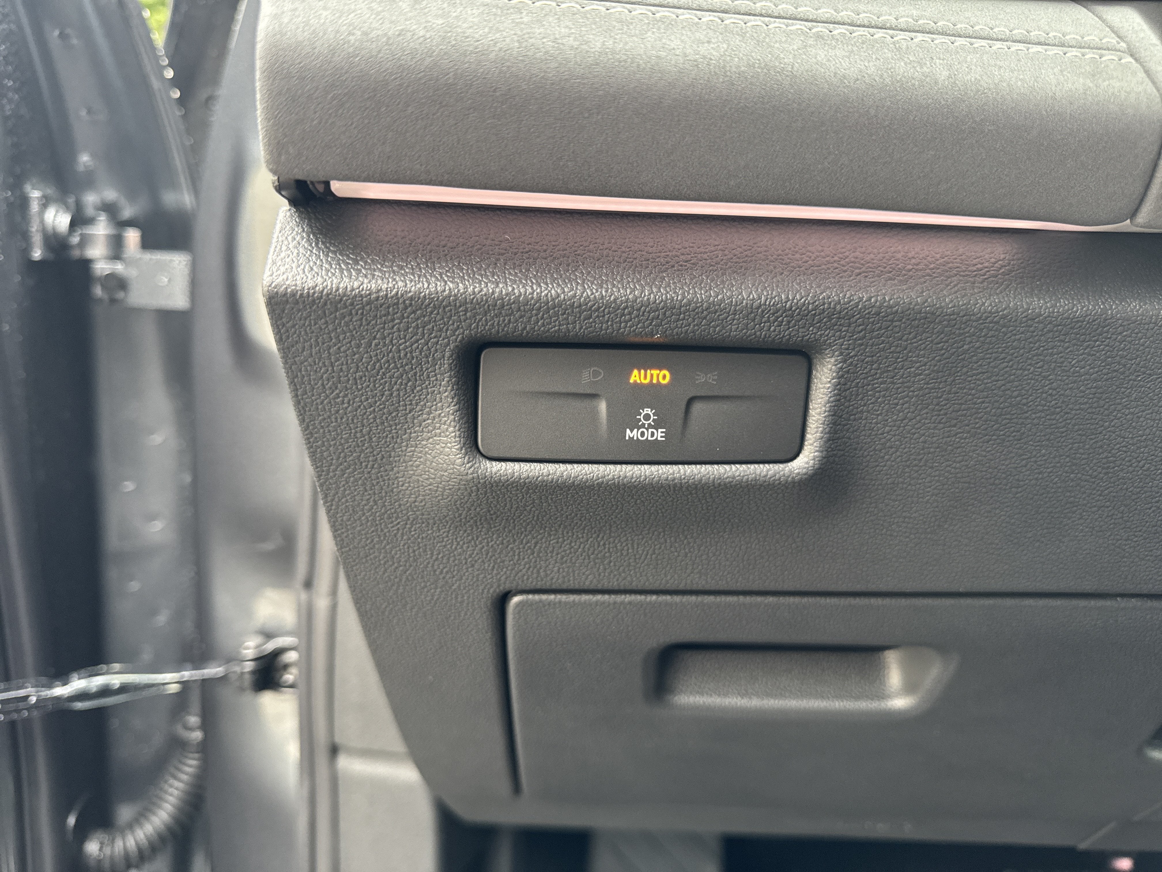 2026 Volkswagen Tiguan SE w/panoramic sunroof