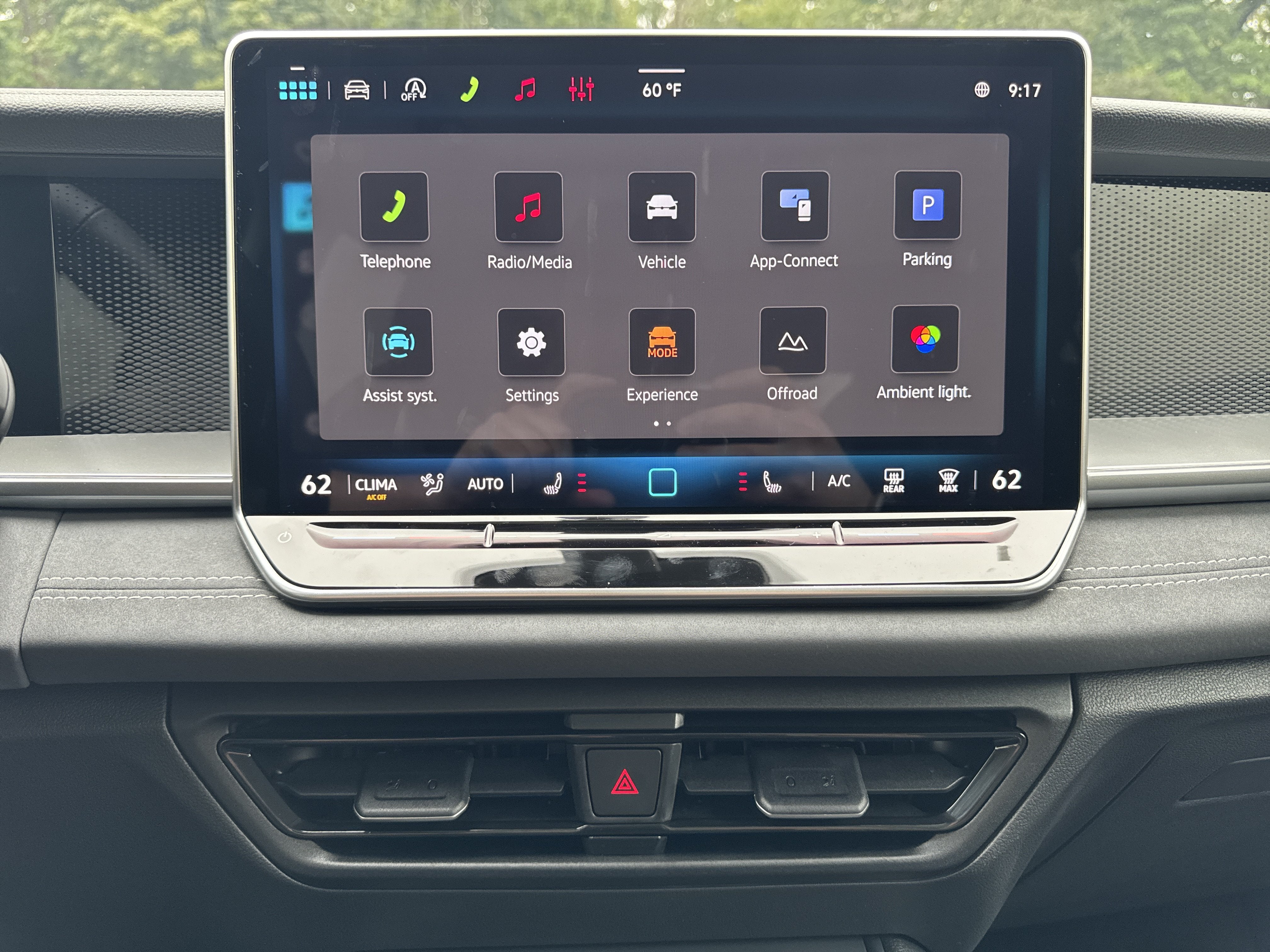 2026 Volkswagen Tiguan SE w/panoramic sunroof