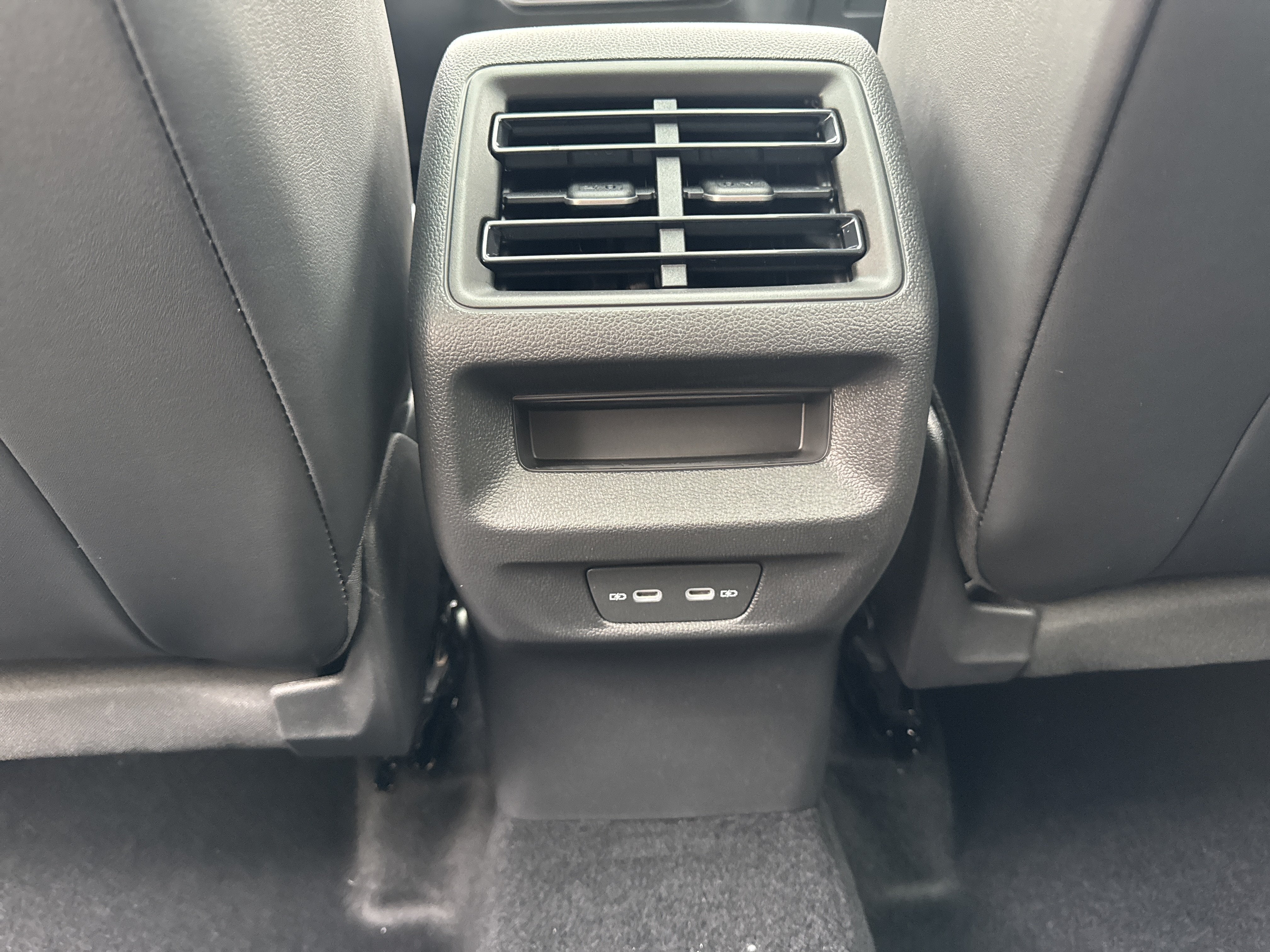 2026 Volkswagen Tiguan SE w/panoramic sunroof