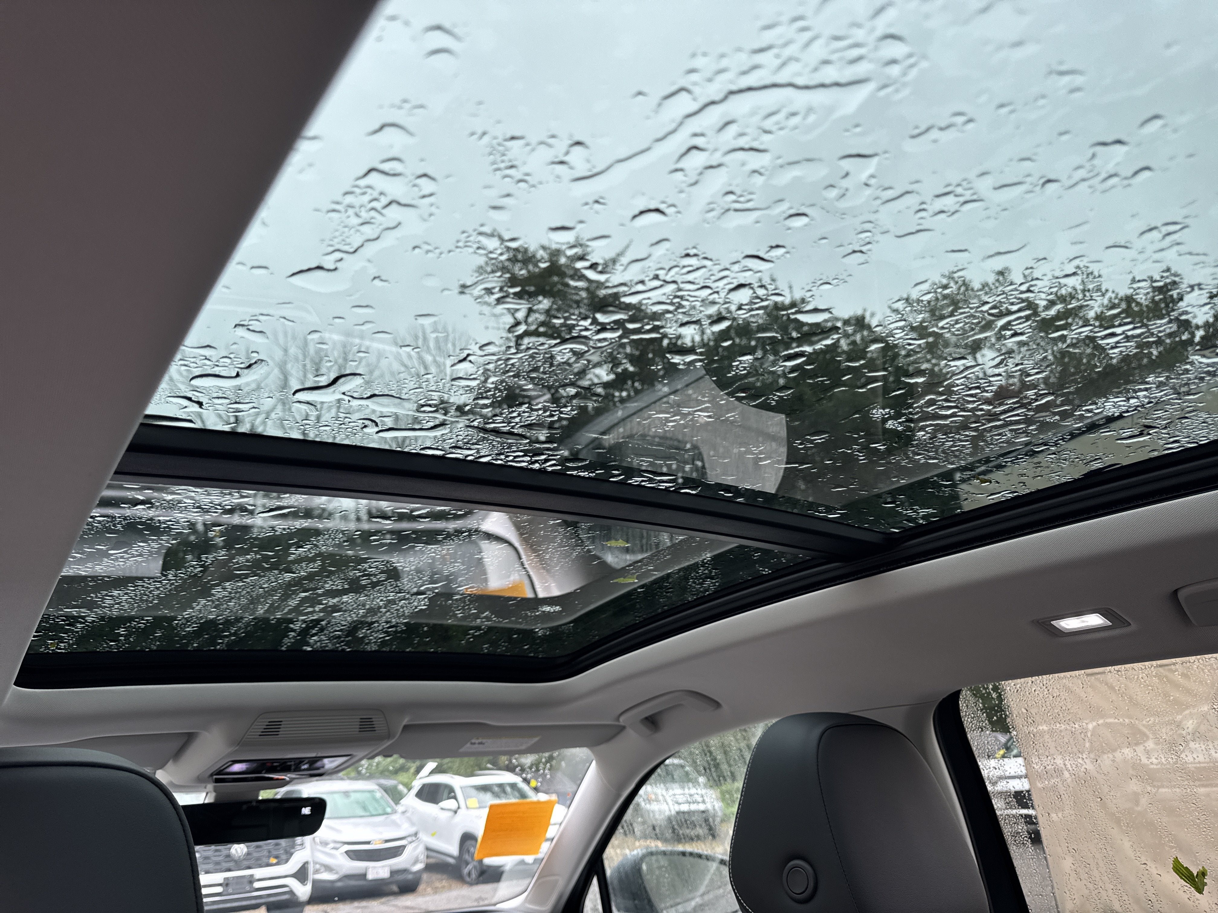 2026 Volkswagen Tiguan SE w/panoramic sunroof