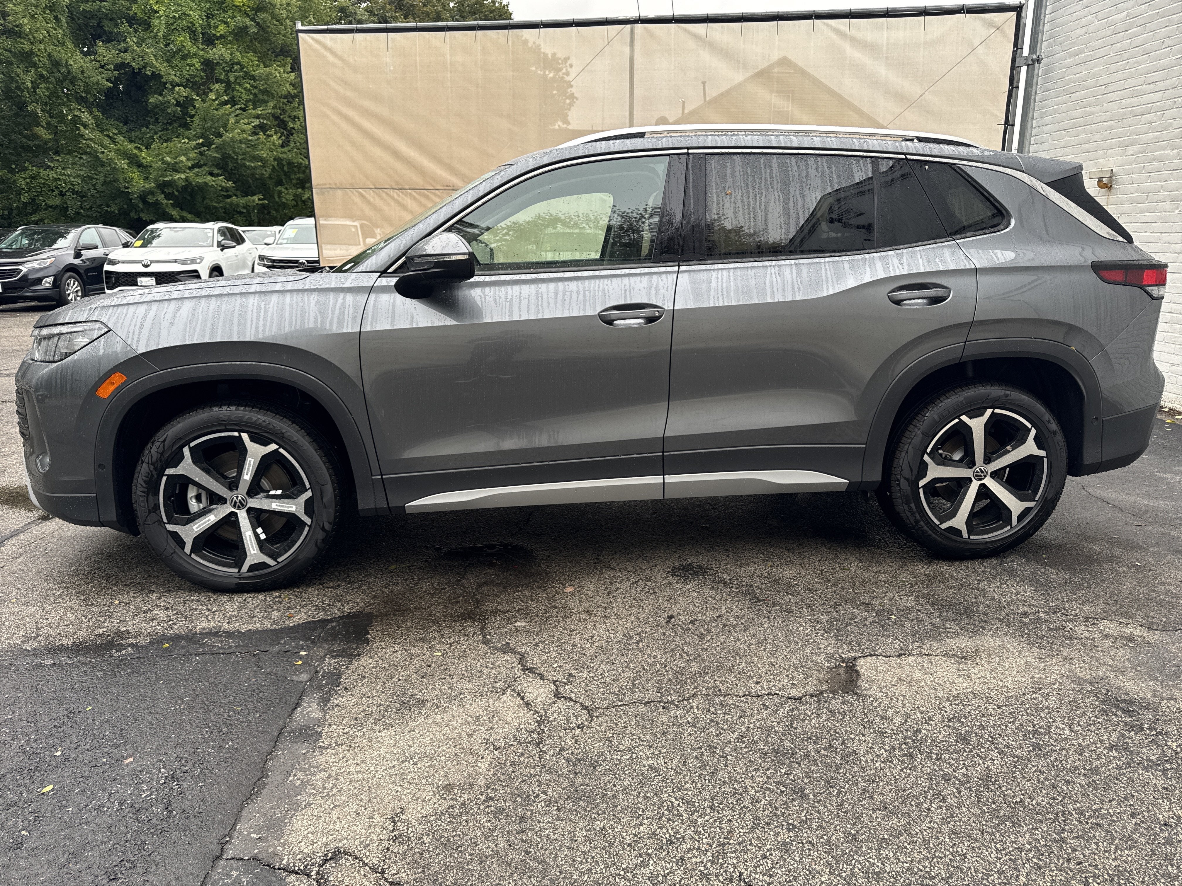 2026 Volkswagen Tiguan SE w/panoramic sunroof