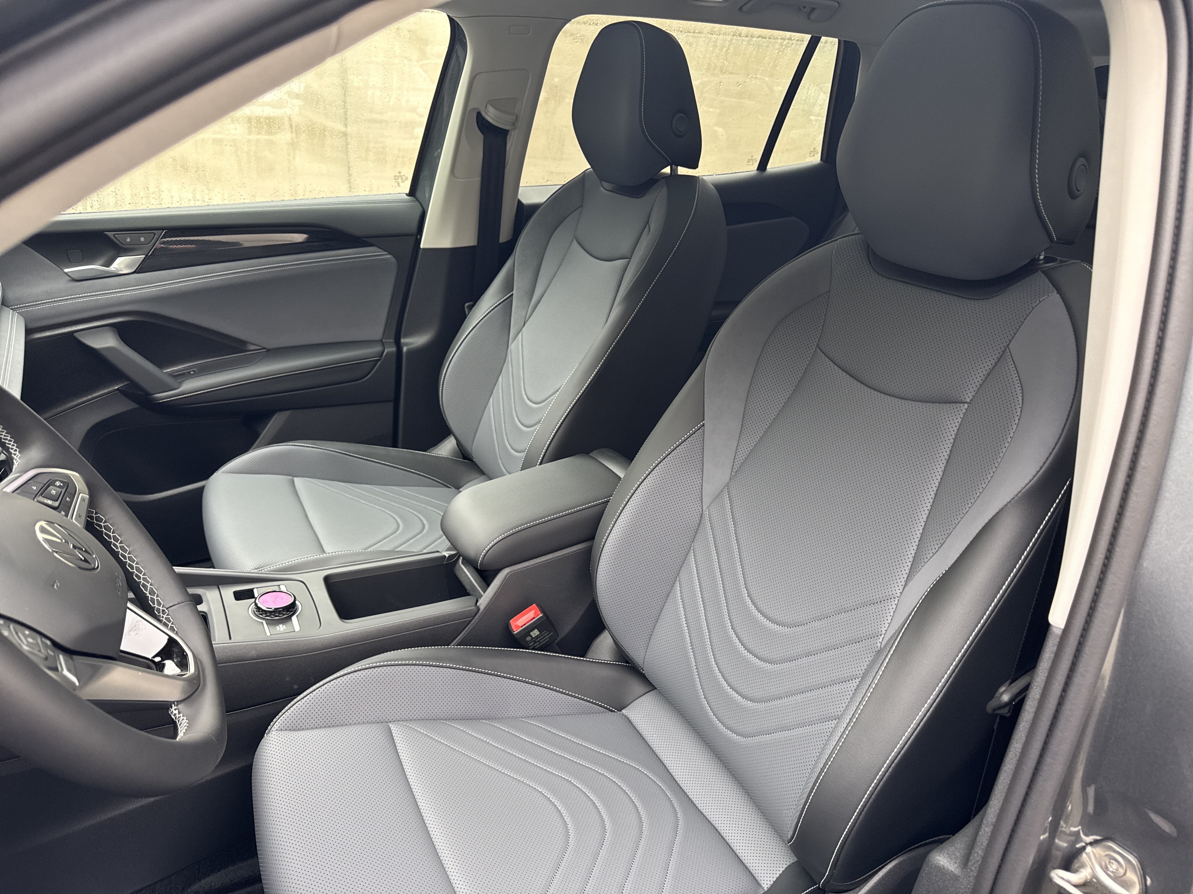 2026 Volkswagen Tiguan SE w/panoramic sunroof