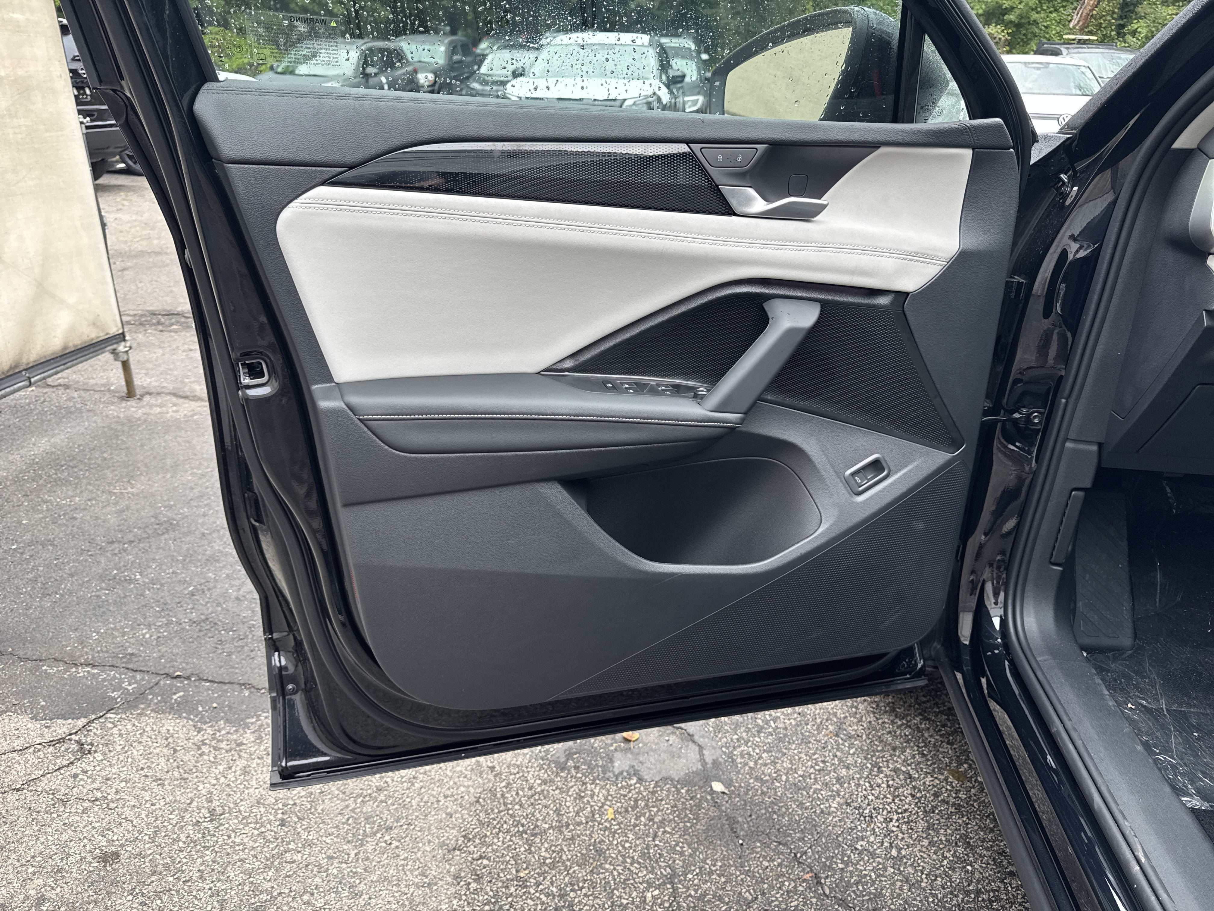 2026 Volkswagen Tiguan SE w/panoramic sunroof