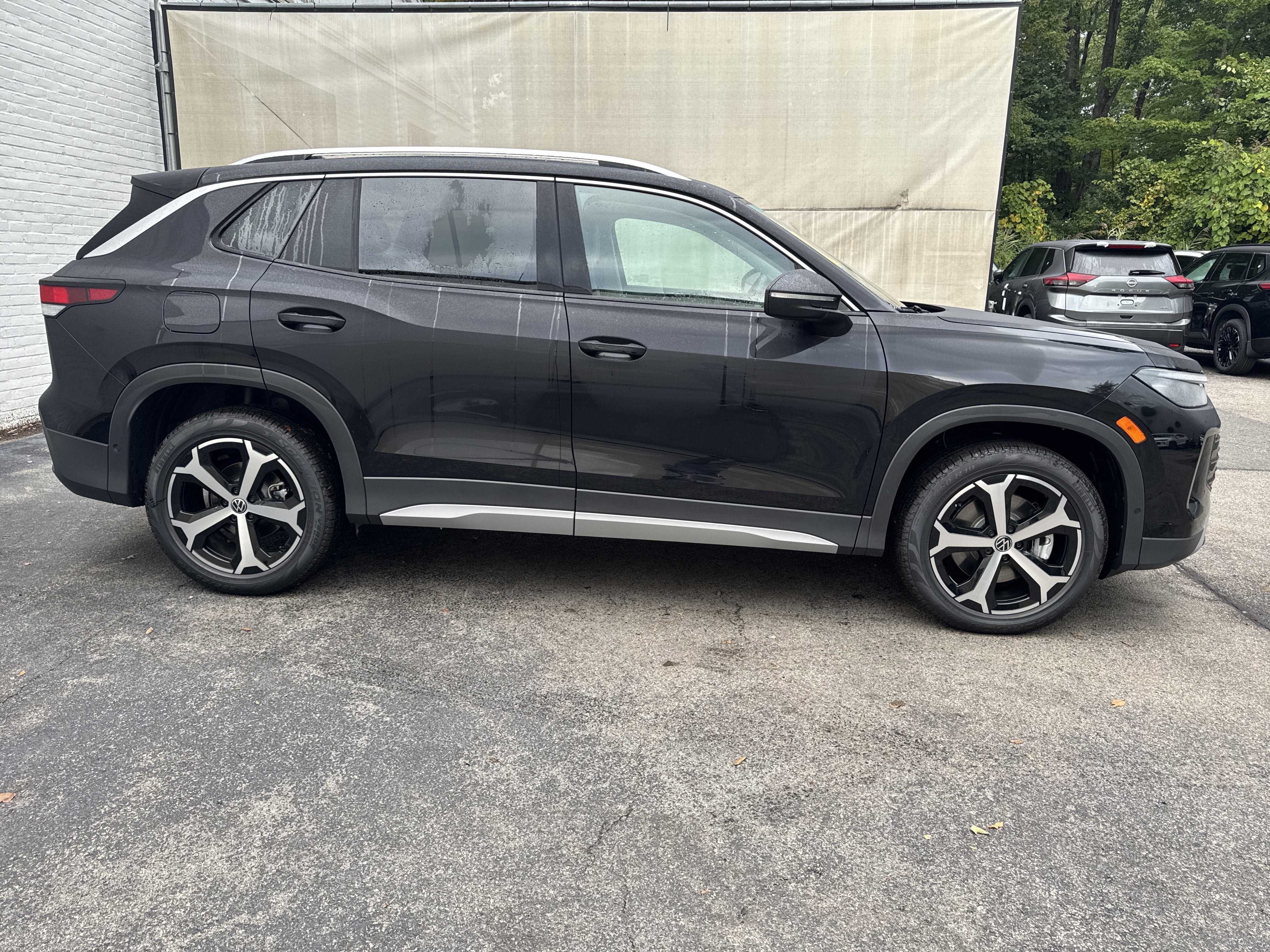 2026 Volkswagen Tiguan SE w/panoramic sunroof
