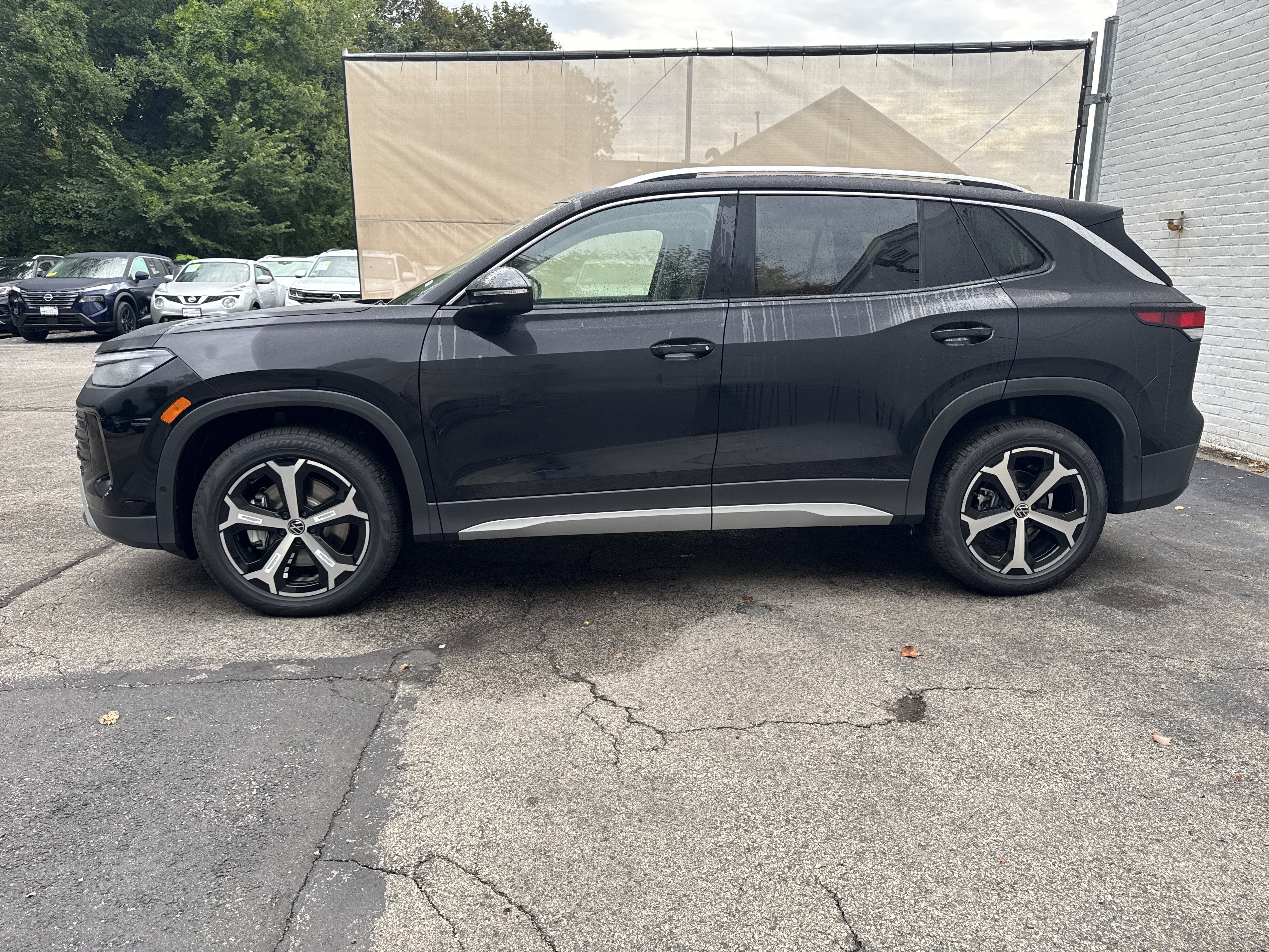2026 Volkswagen Tiguan SE w/panoramic sunroof