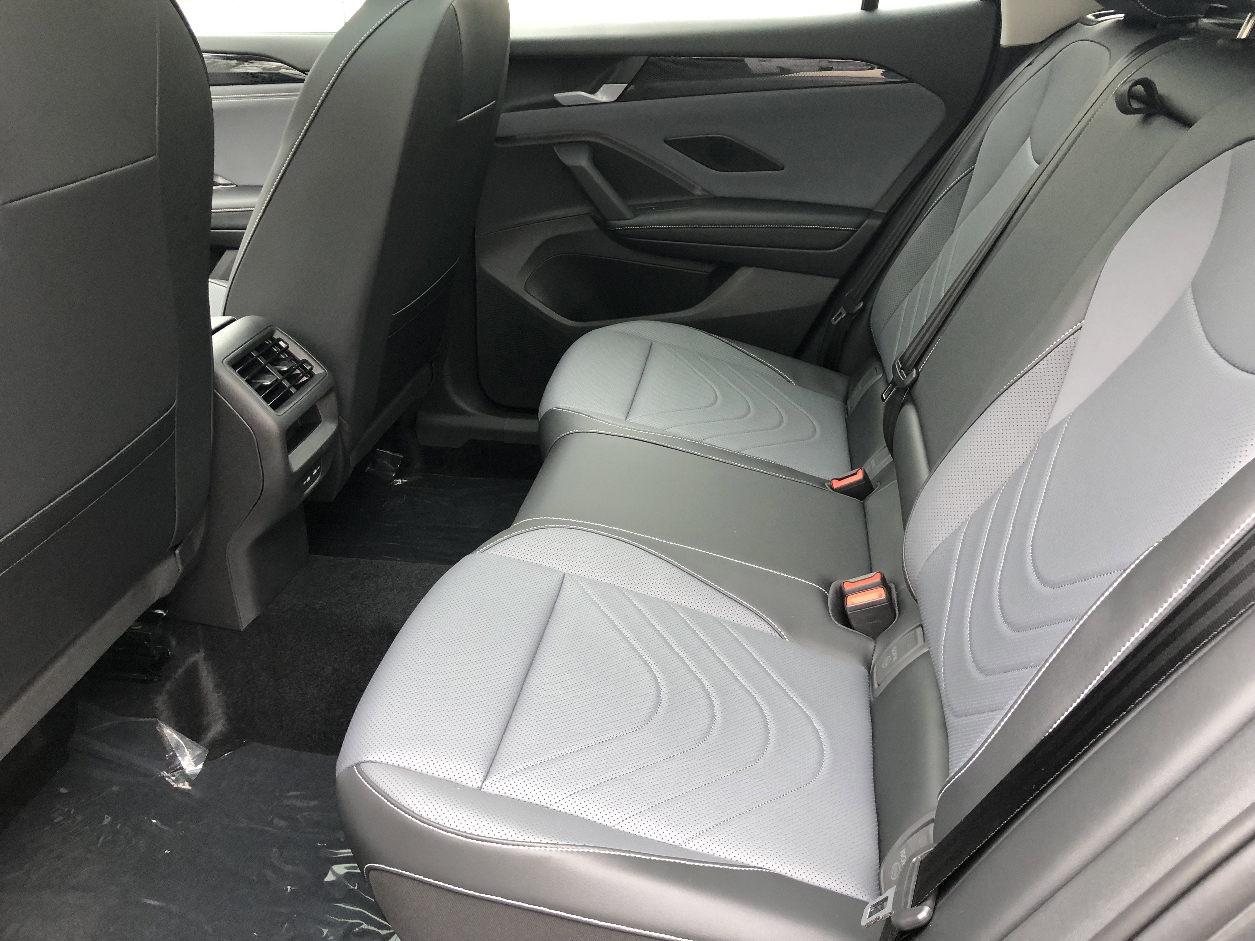 2026 Volkswagen Tiguan SE w/panoramic sunroof