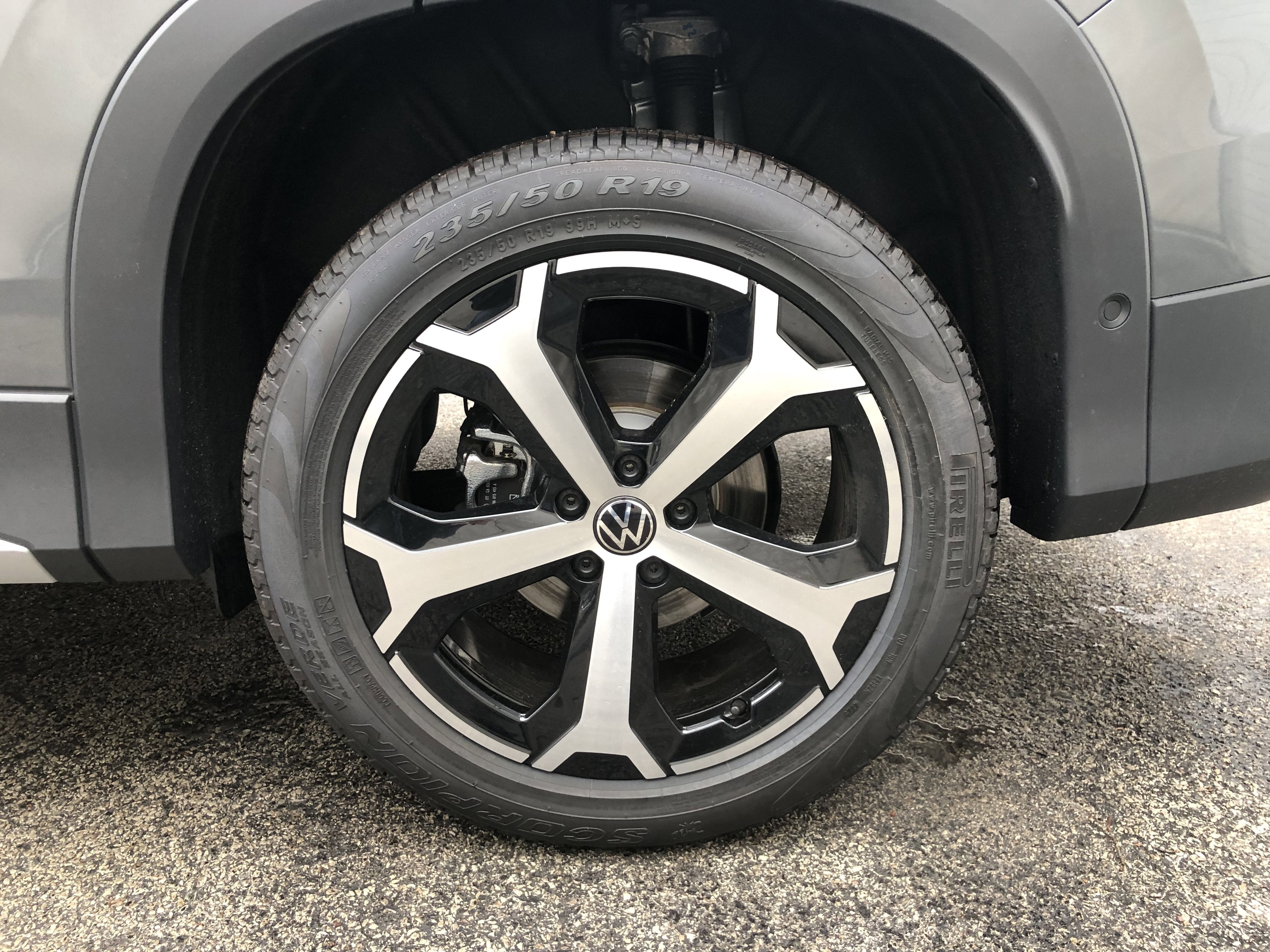 2026 Volkswagen Tiguan SE w/panoramic sunroof