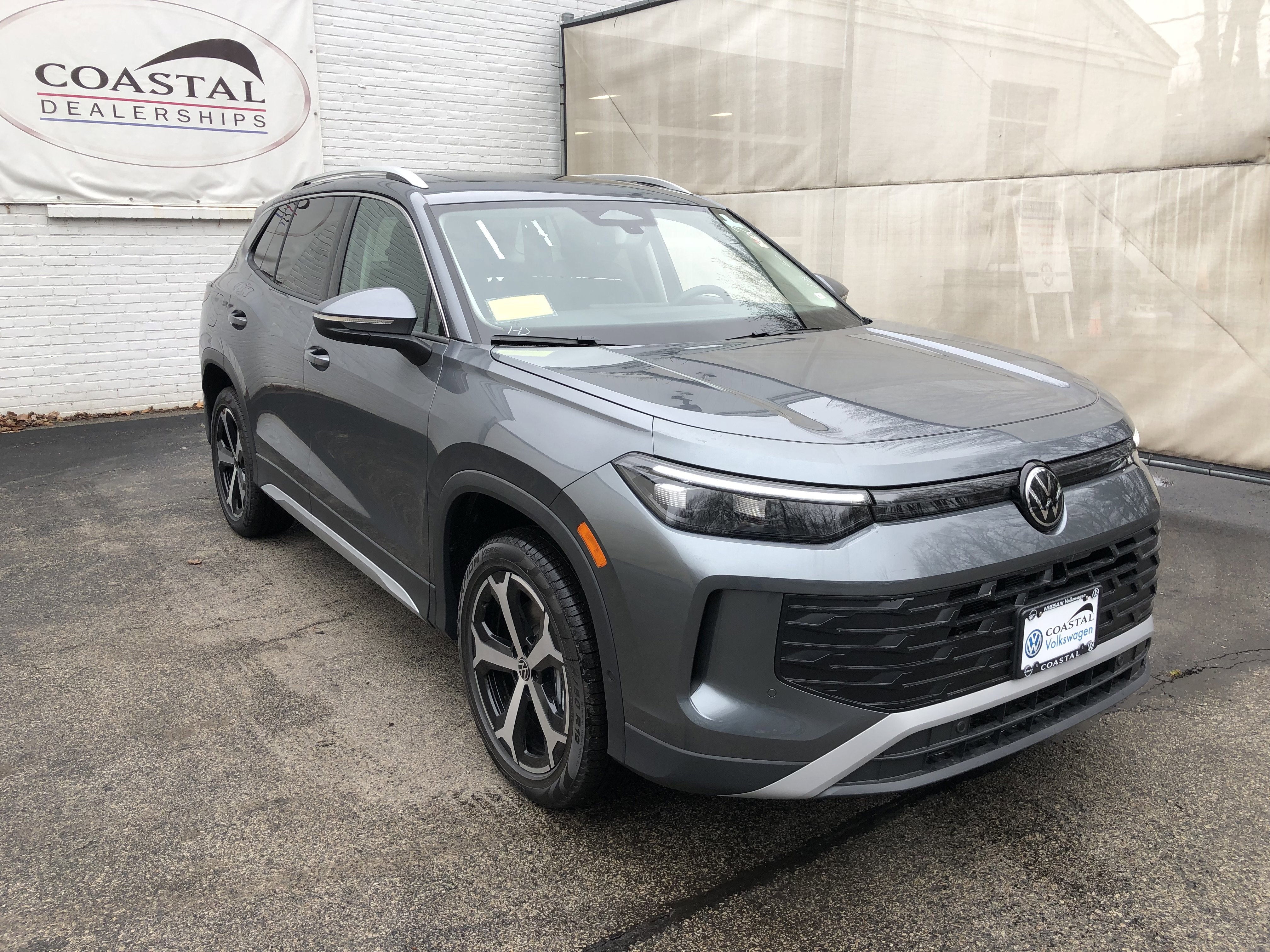 2026 Volkswagen Tiguan SE w/panoramic sunroof