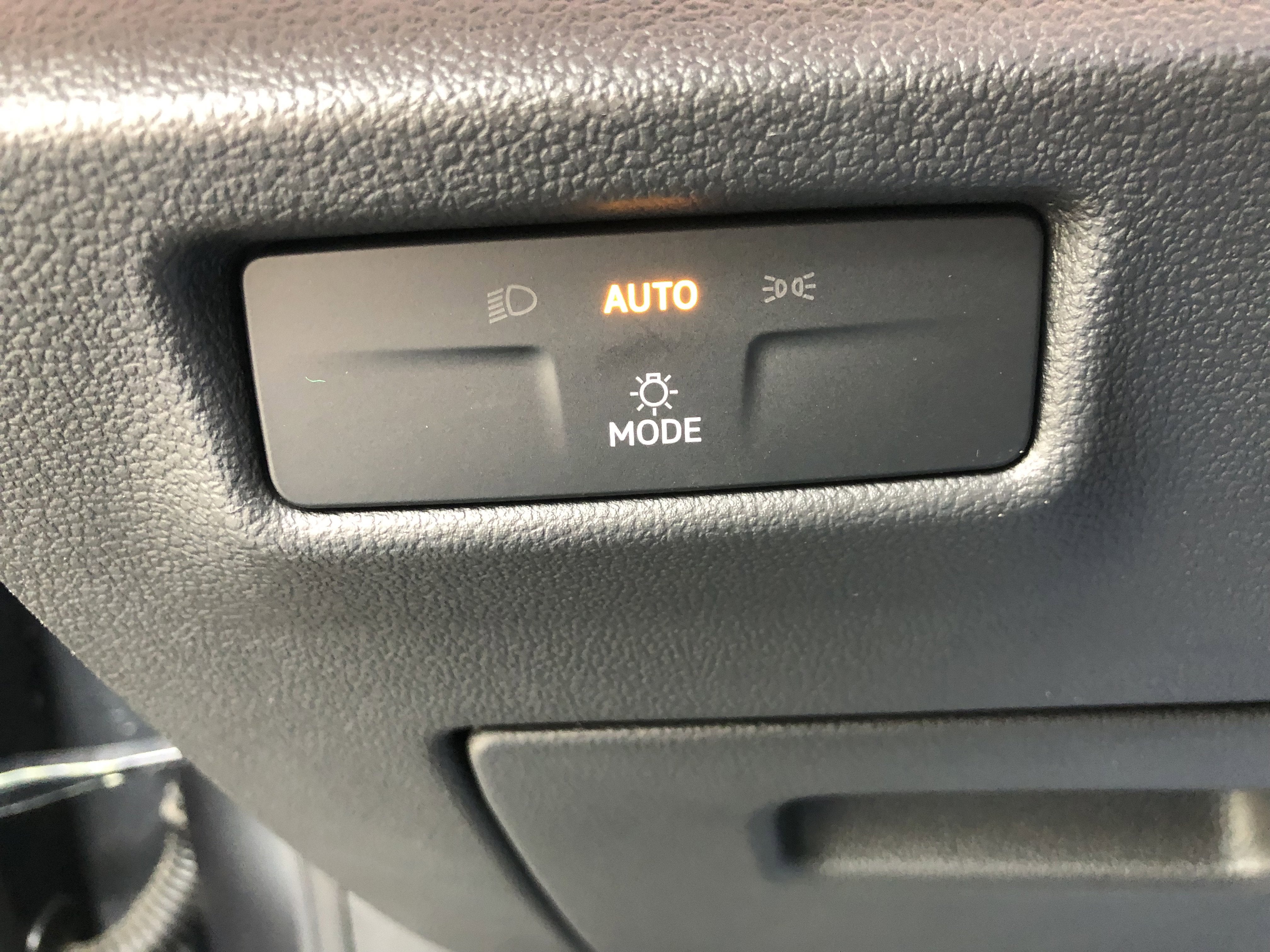 2026 Volkswagen Tiguan SE w/panoramic sunroof