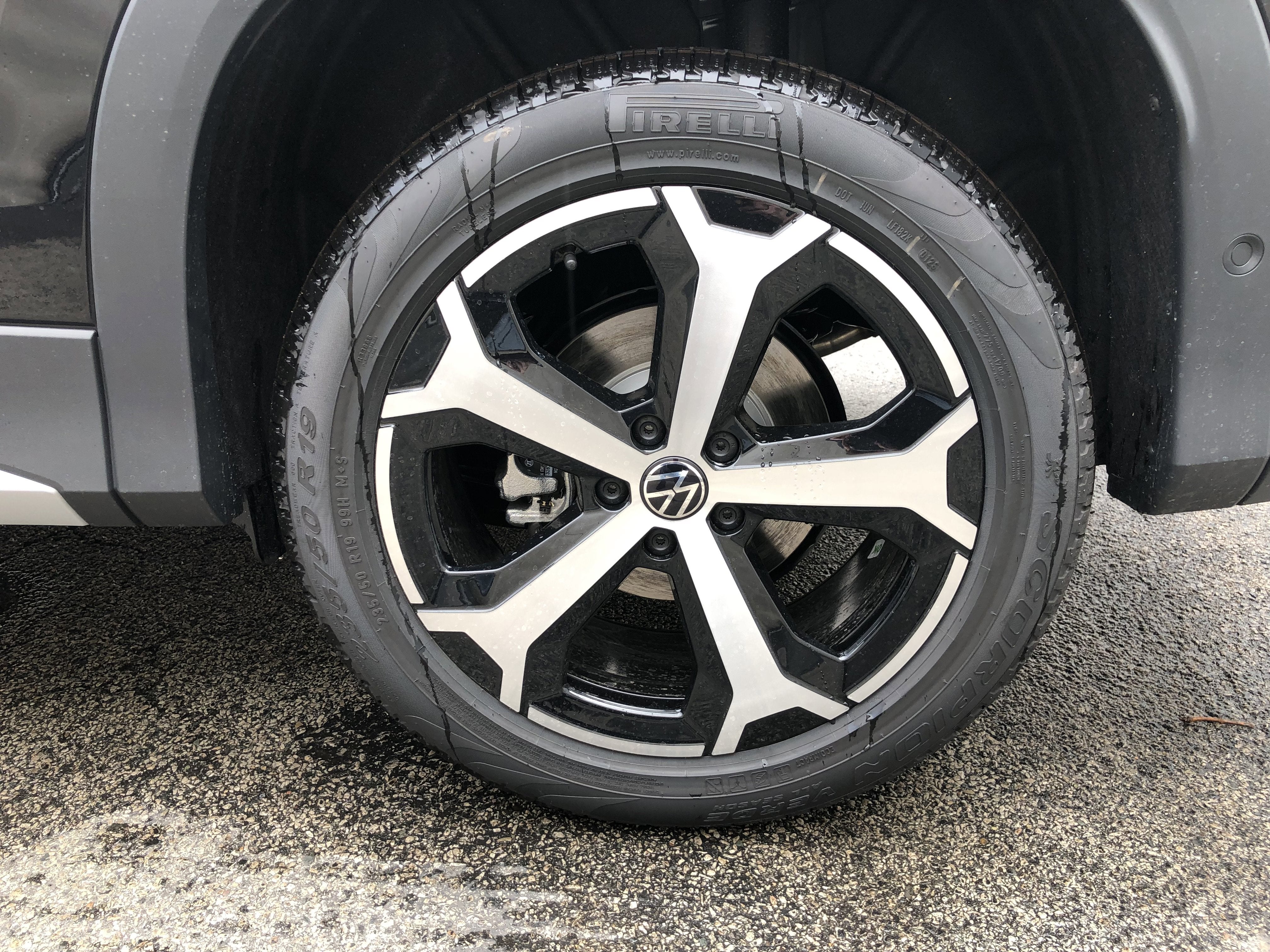 2026 Volkswagen Tiguan SE w/panoramic sunroof