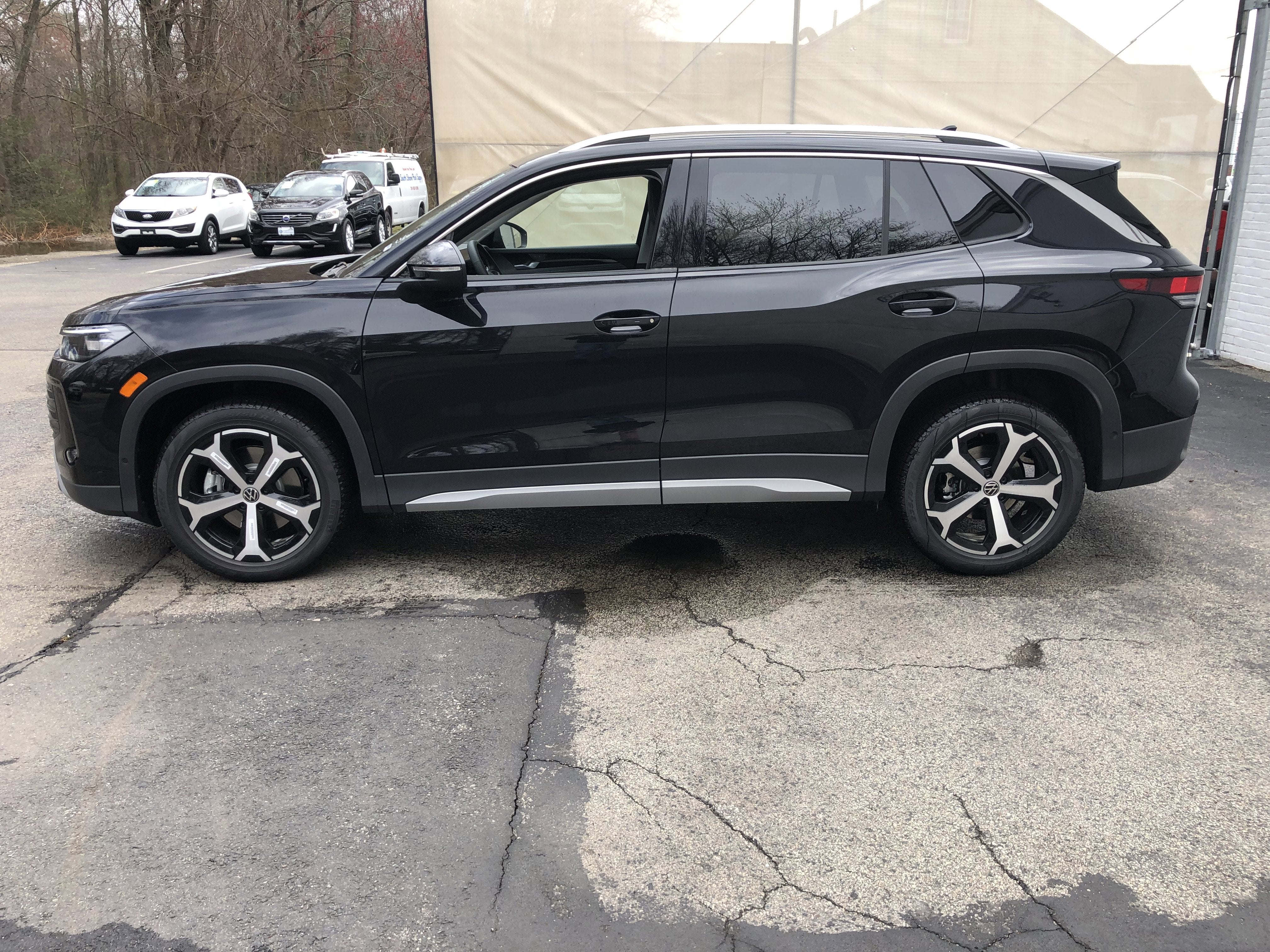 2026 Volkswagen Tiguan SE w/panoramic sunroof