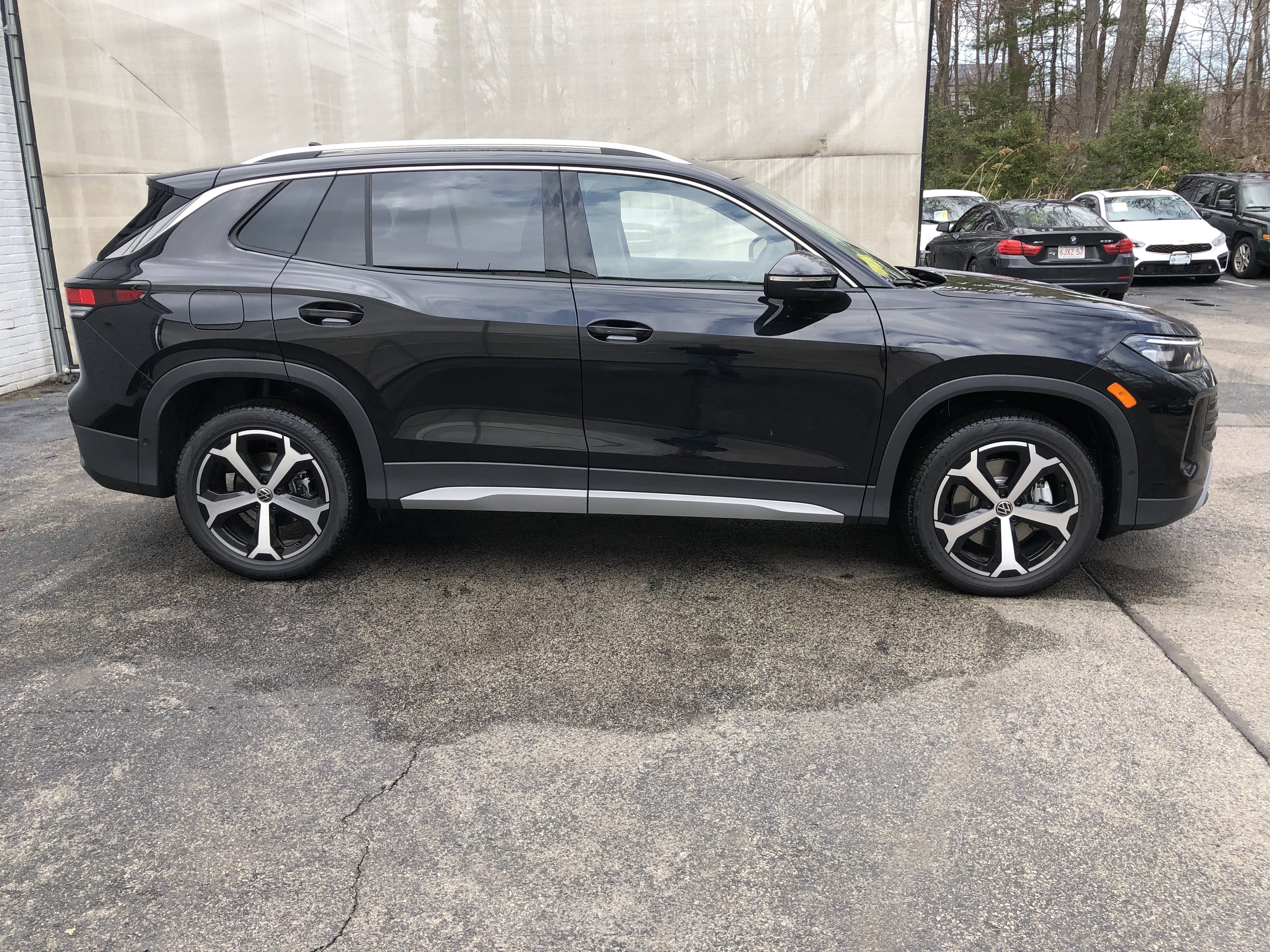 2026 Volkswagen Tiguan SE w/panoramic sunroof