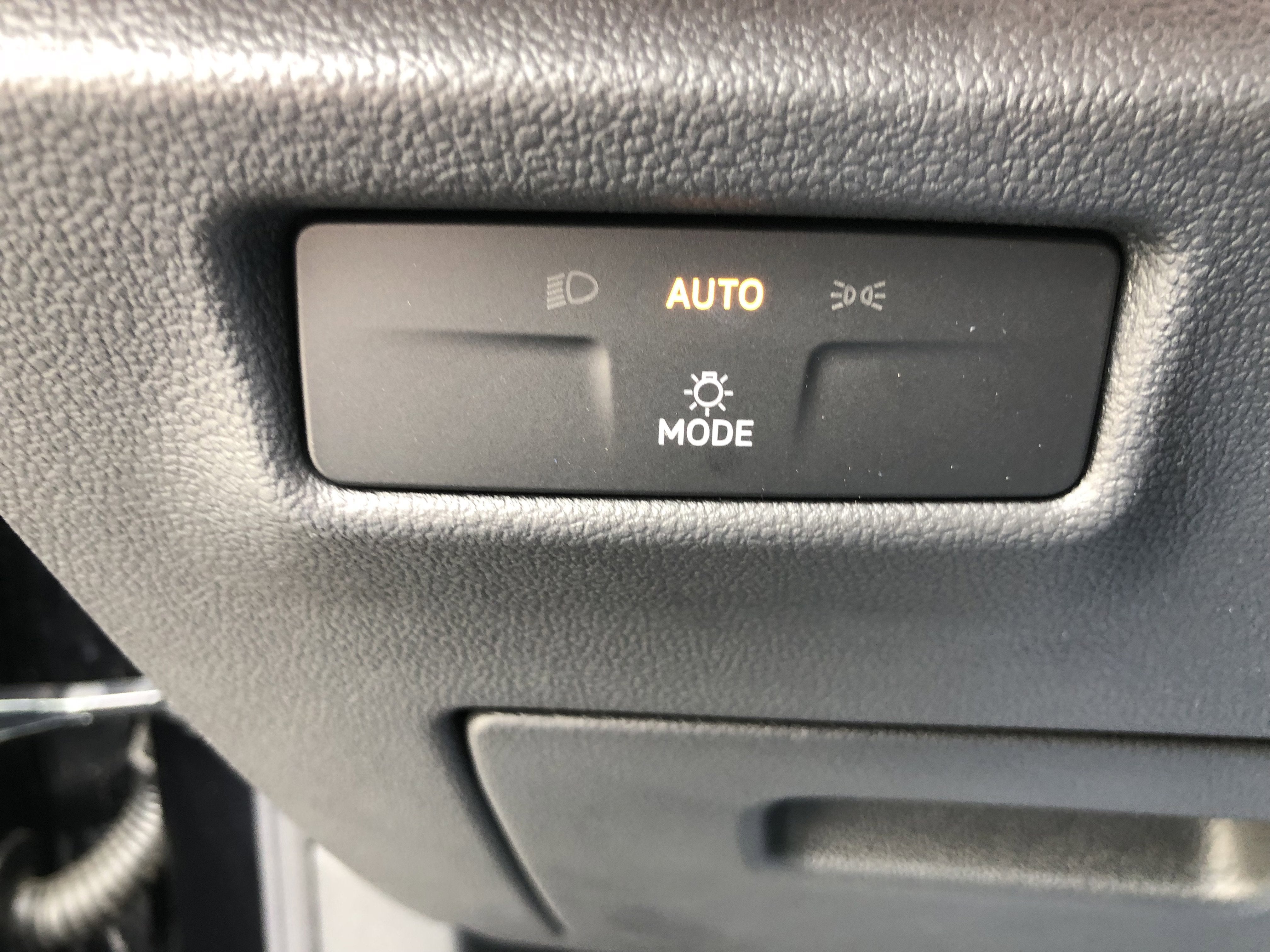 2026 Volkswagen Tiguan SE w/panoramic sunroof