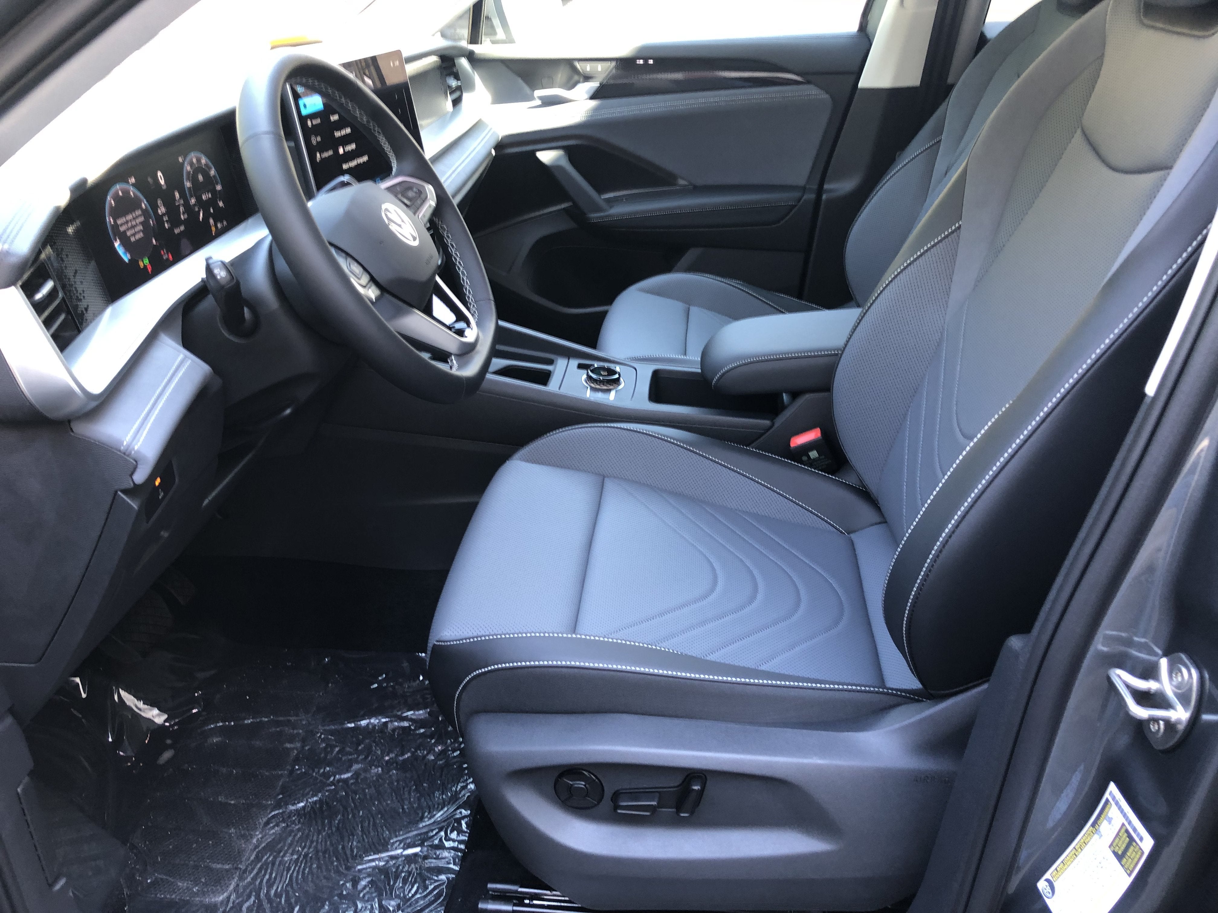 2026 Volkswagen Tiguan SE w/panoramic sunroof