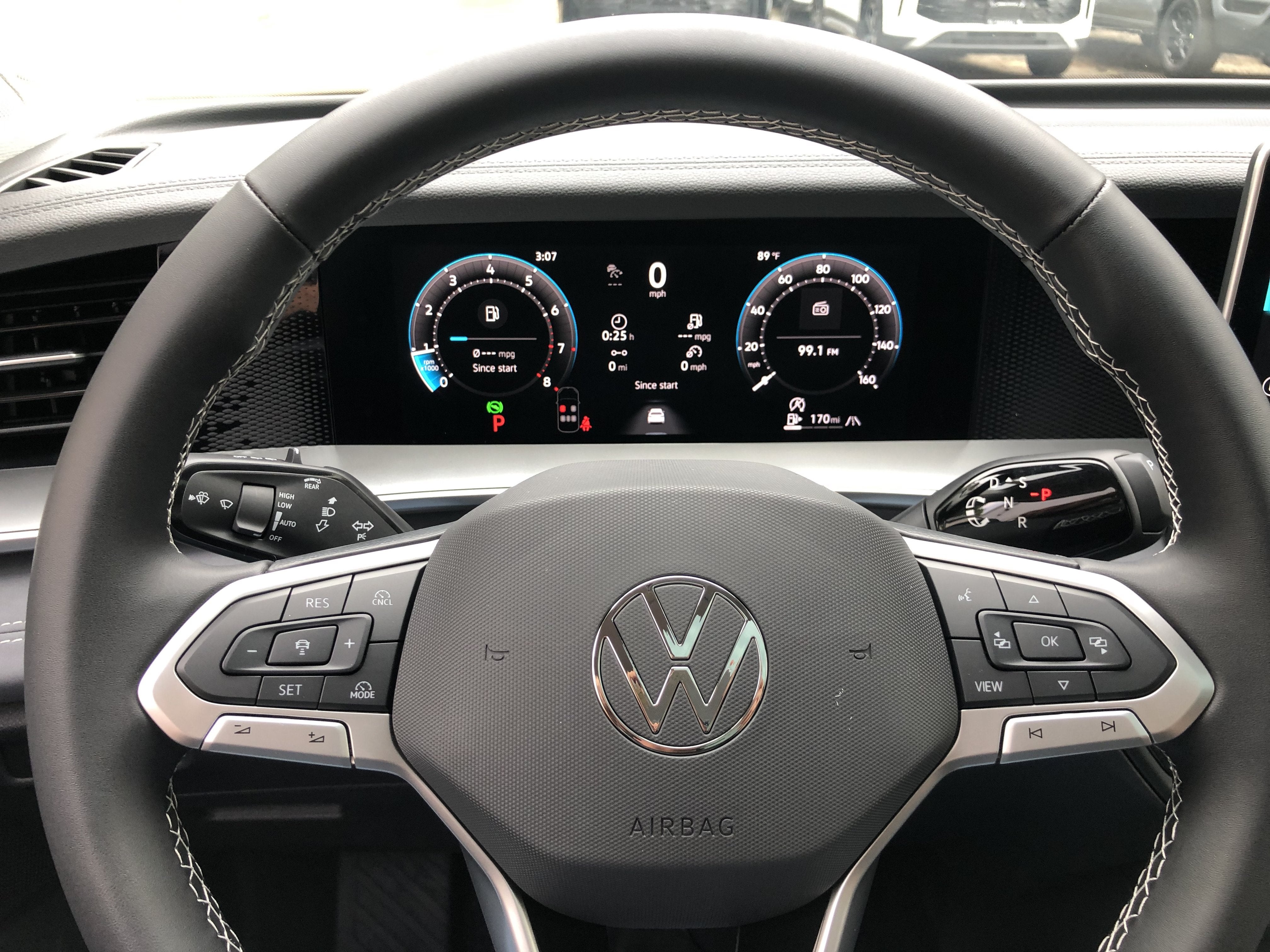 2026 Volkswagen Tiguan SE w/panoramic sunroof