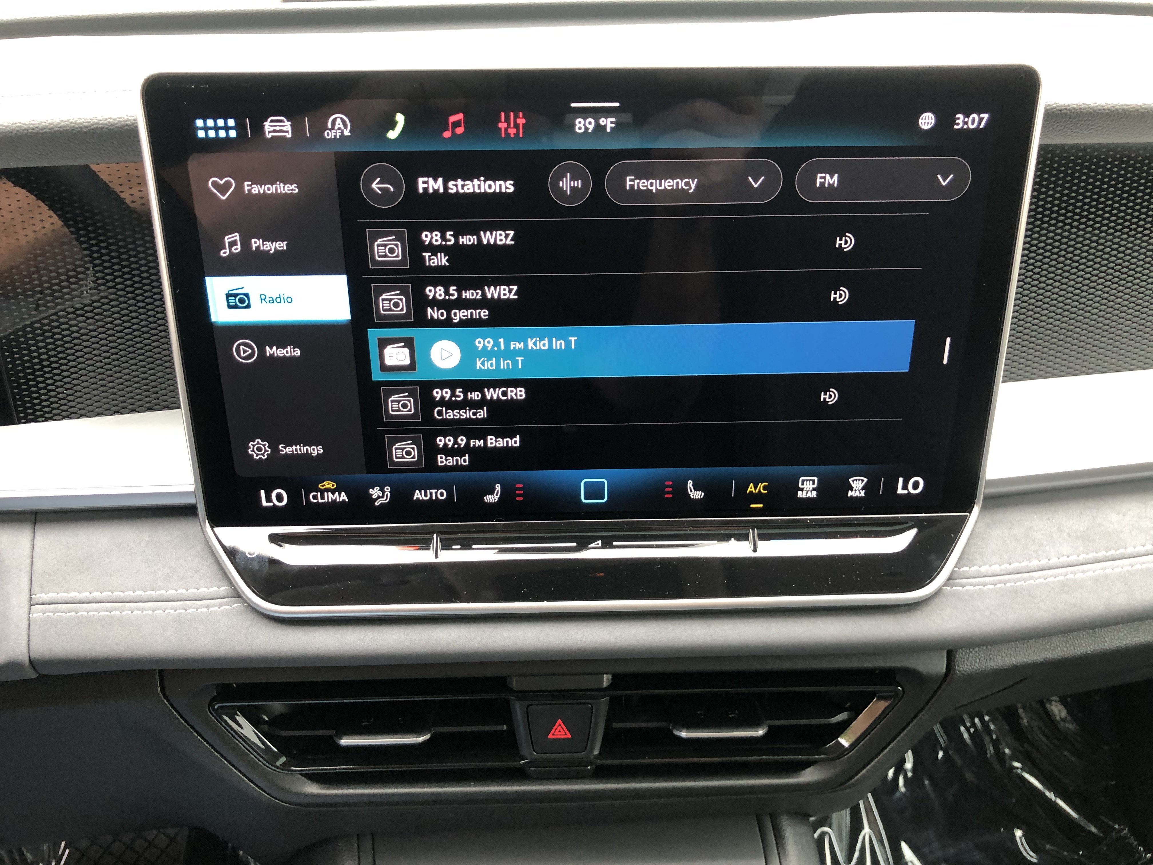 2026 Volkswagen Tiguan SE w/panoramic sunroof